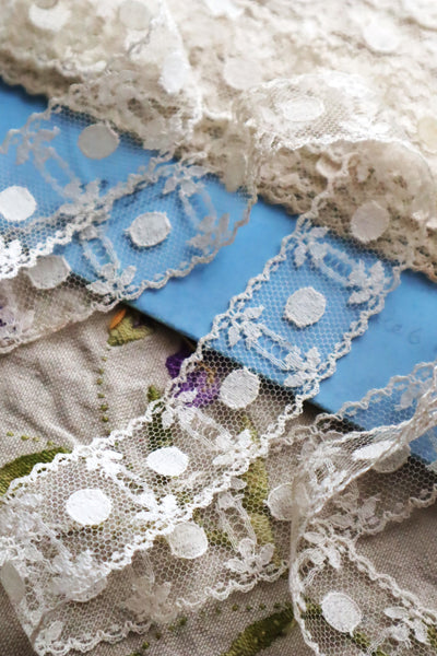 1910s French Cotton Bobbinet Lace Trim with Medalion Motifs