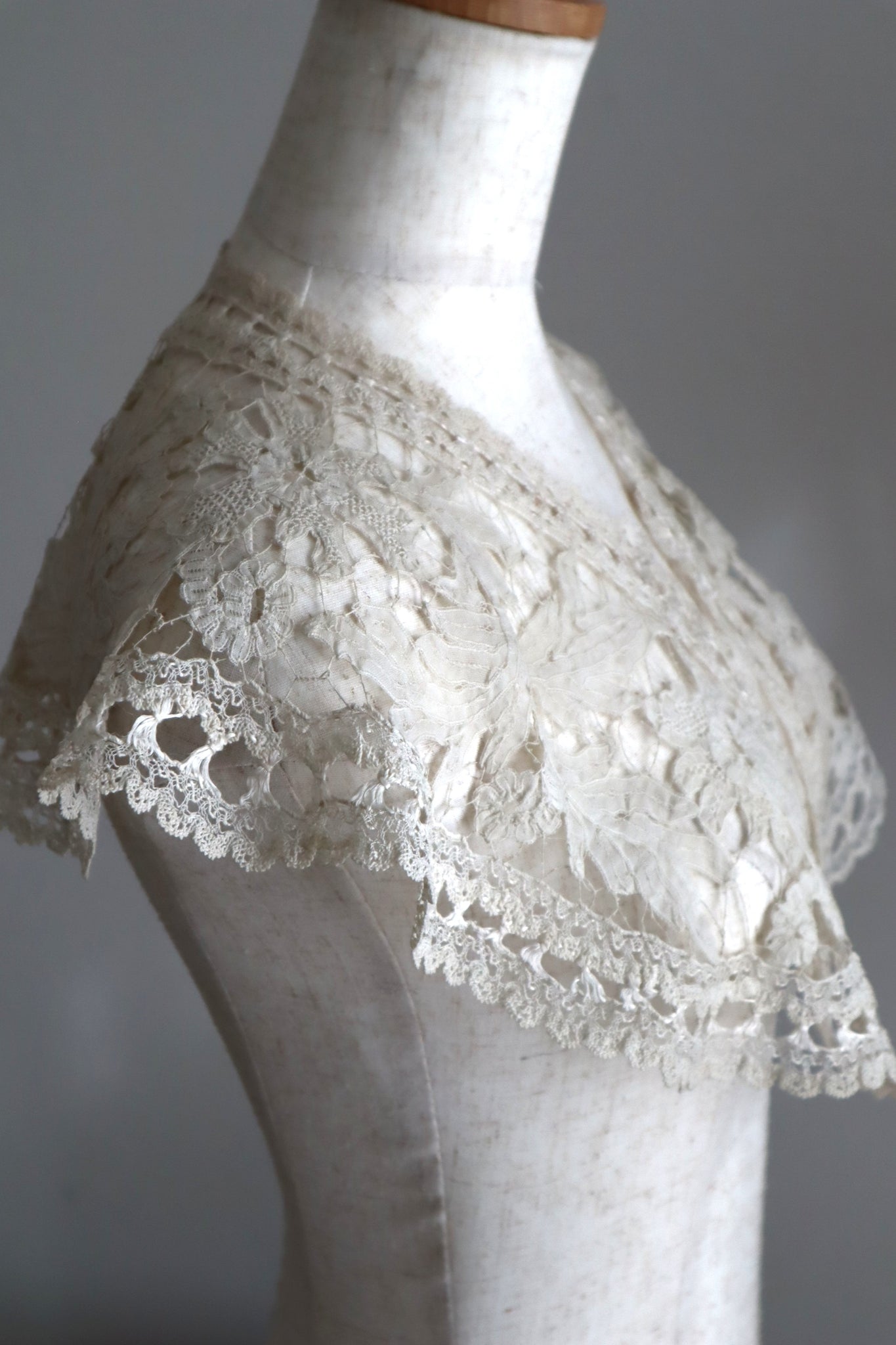 Early 1900s French Edwardian Handmade Needle Lace Collar