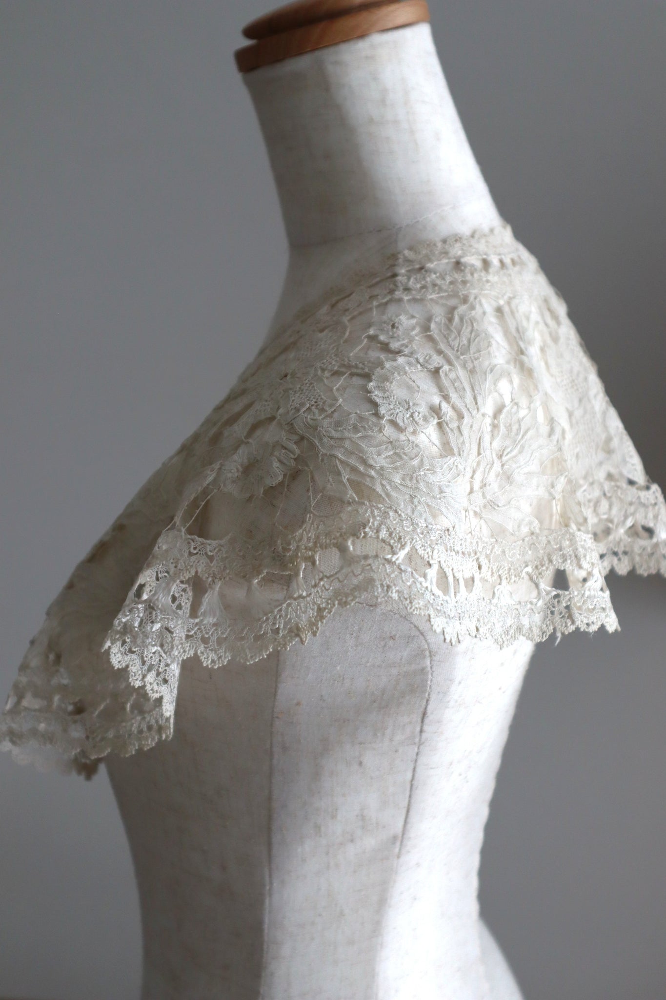 Early 1900s French Edwardian Handmade Needle Lace Collar