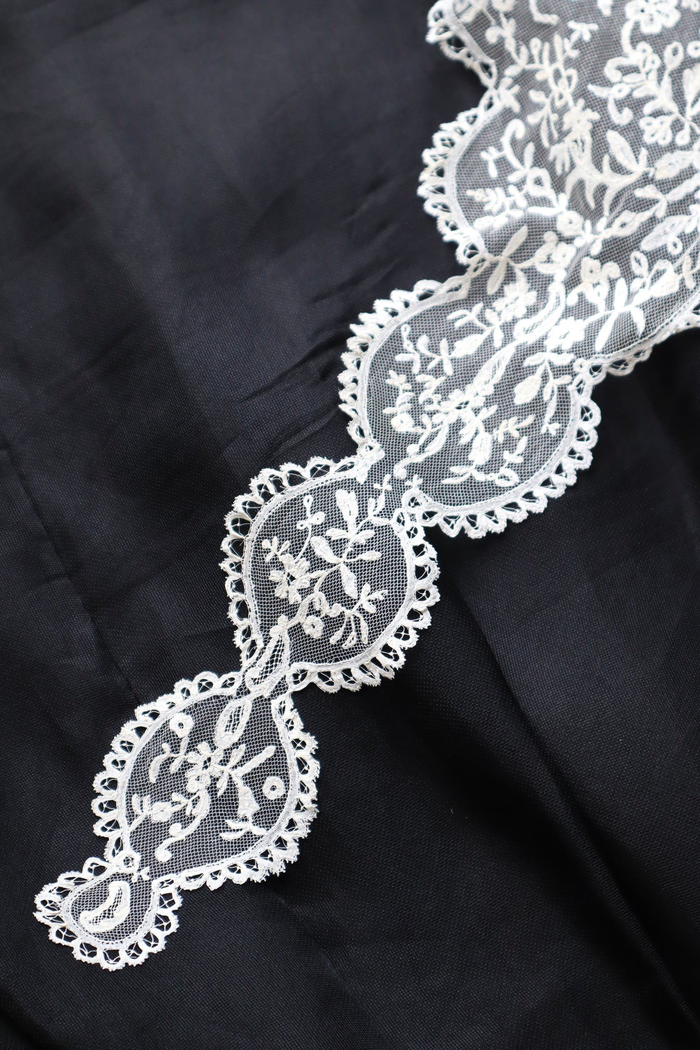 1880s–1900s Victorian Brussels Appliqué Lace Fall Cap