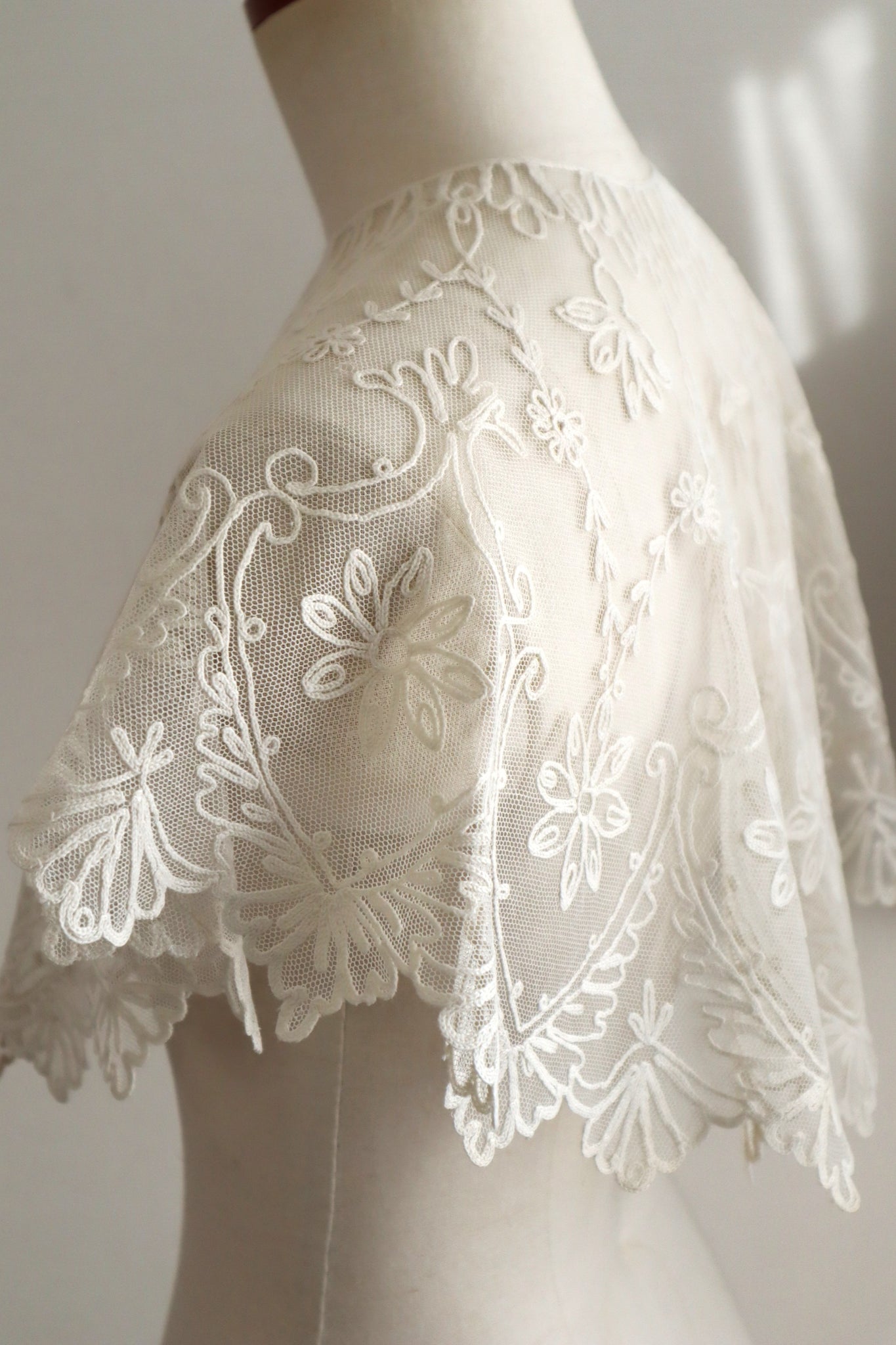 1920s French Tambour Embroidered Cotton Tulle Cape Collar