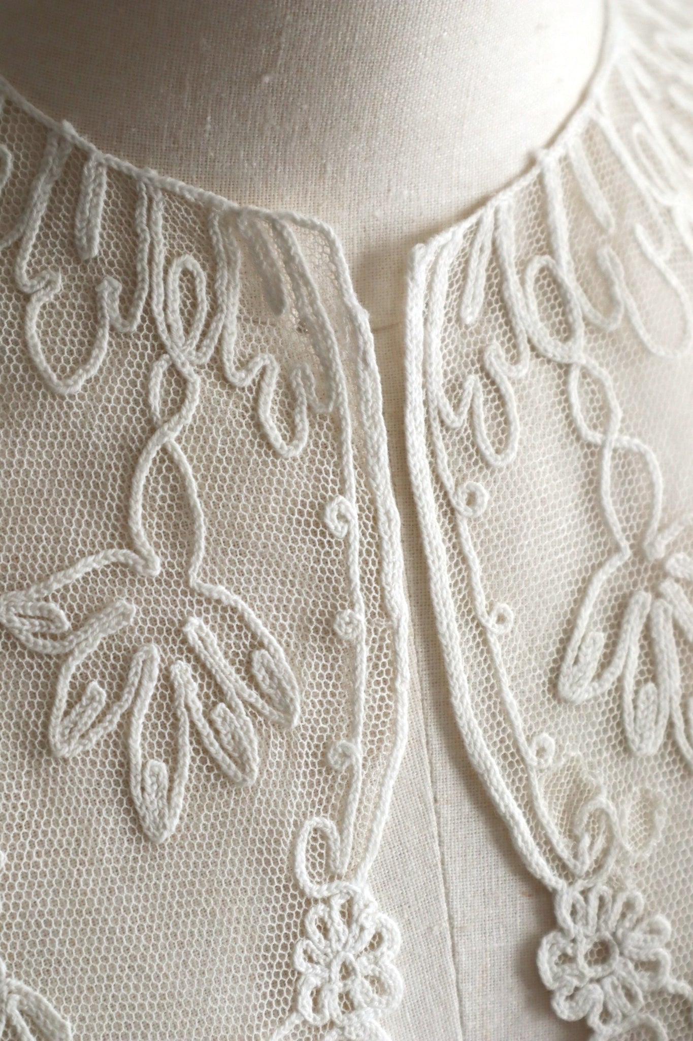 1920s French Tambour Embroidered Cotton Tulle Cape Collar