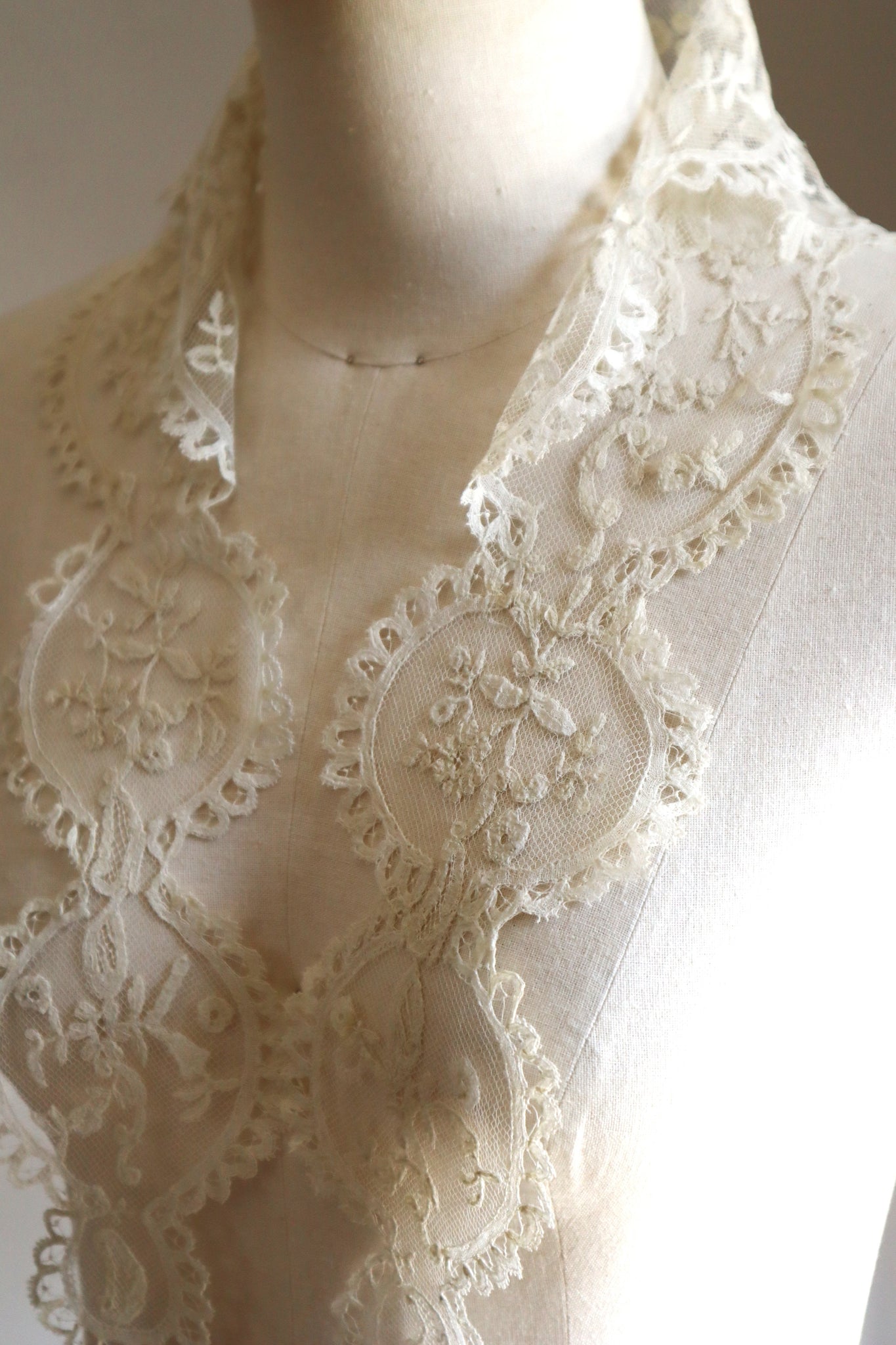 1880s–1900s Victorian Brussels Appliqué Lace Fall Cap
