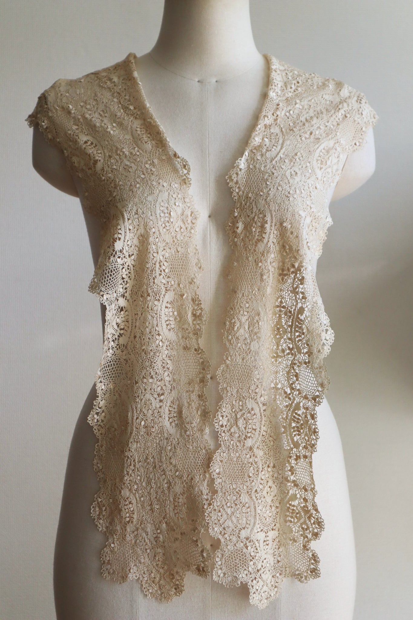 1900s Silk Maltese Lace Shawl