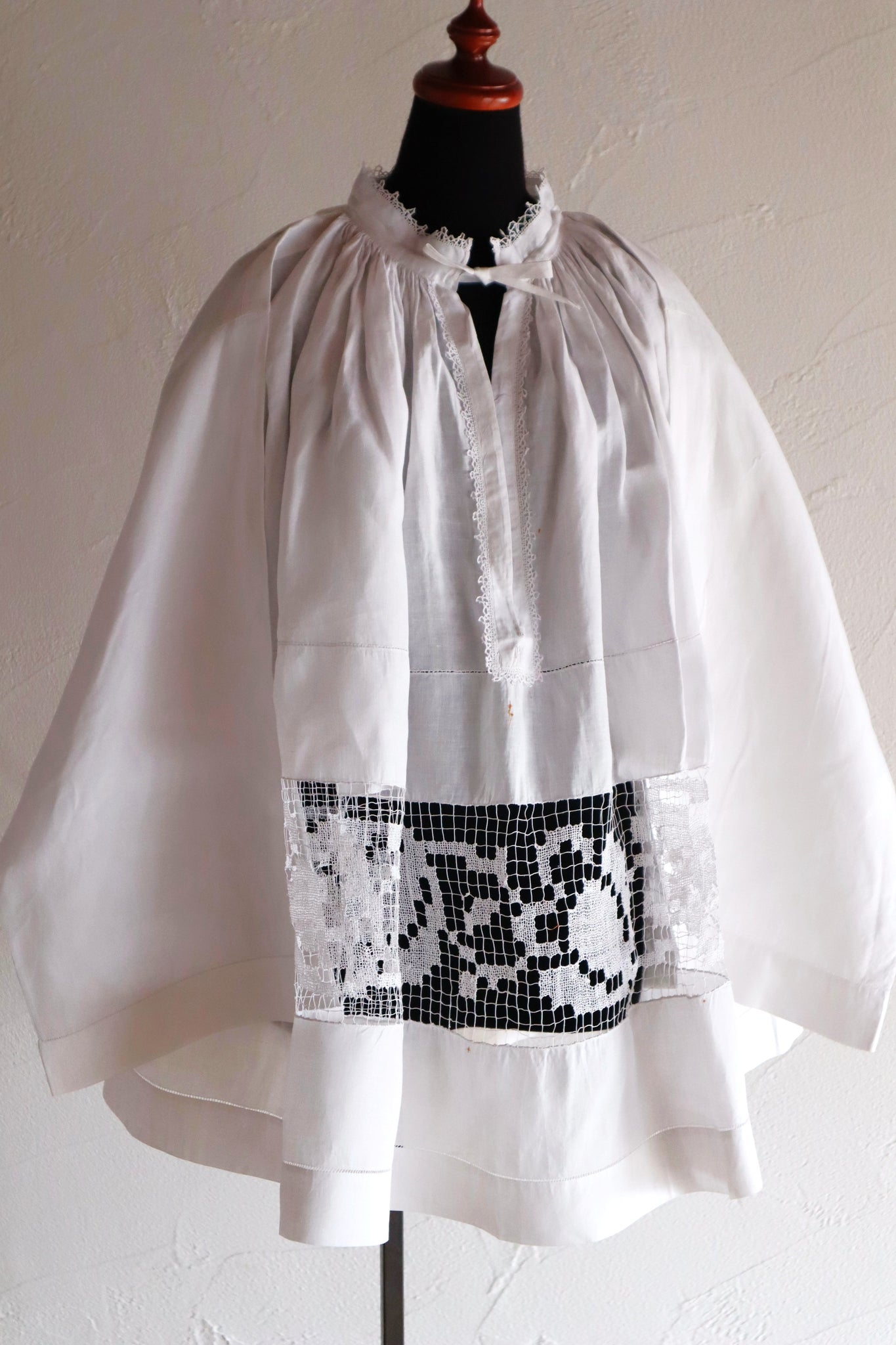 1900s French Handworked Filet Lace Church Cotta