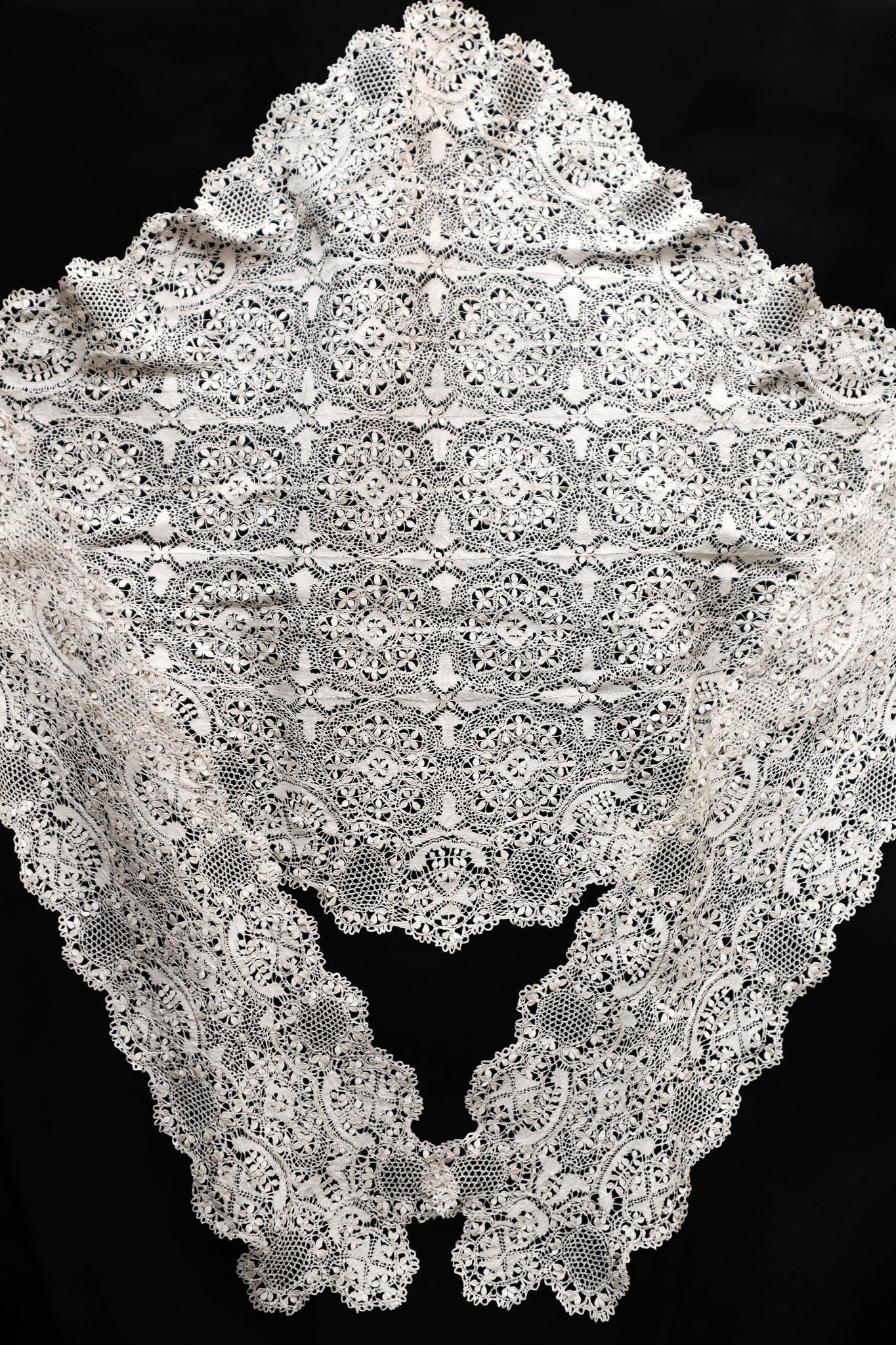 1900s Silk Maltese Lace Shawl
