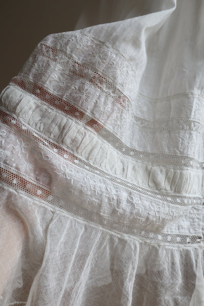 1910s Floral Ribbon Embroidered Tulle Hem Skirt