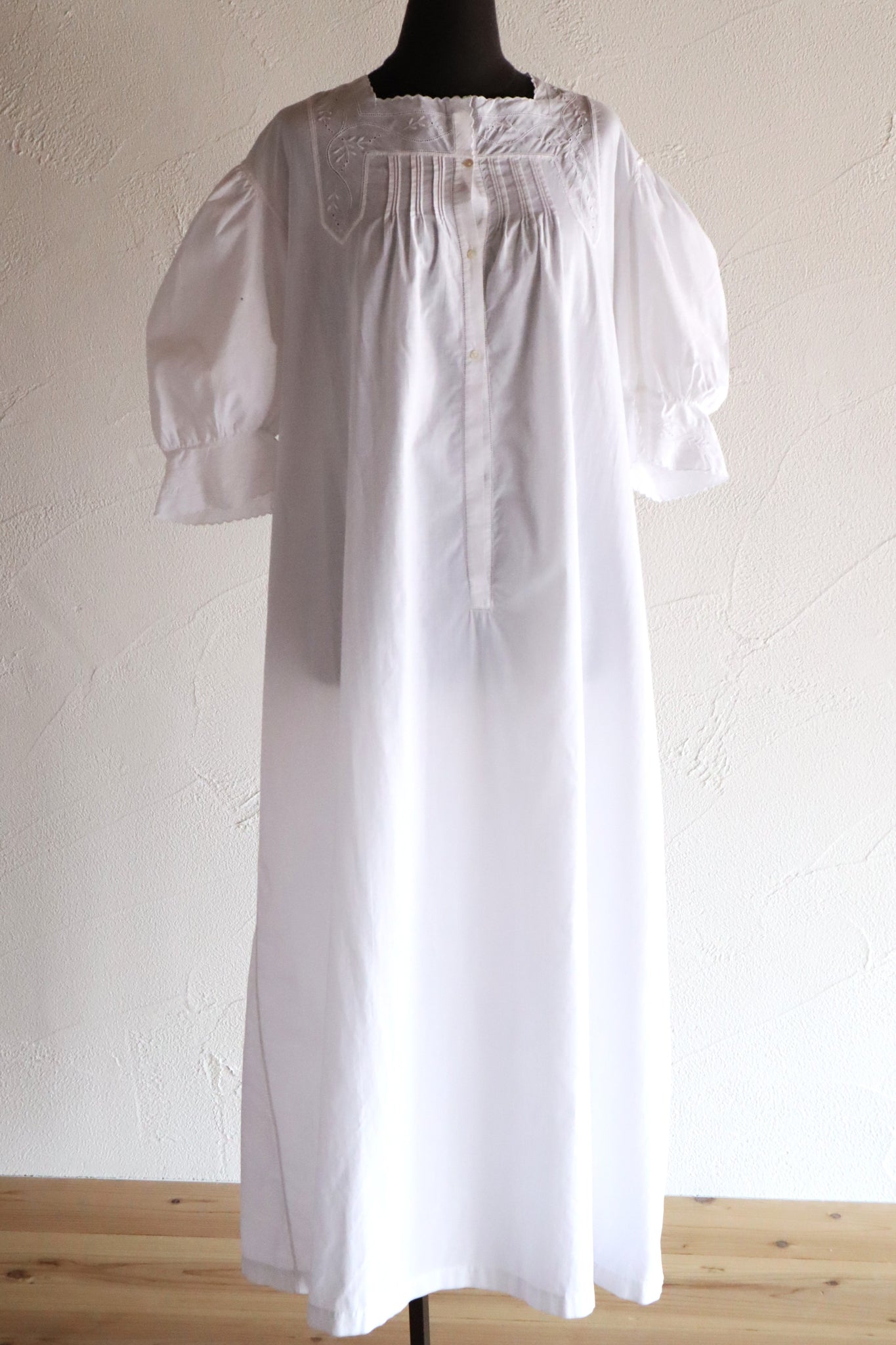 1900s French Hand-Sewn White Cotton Dress