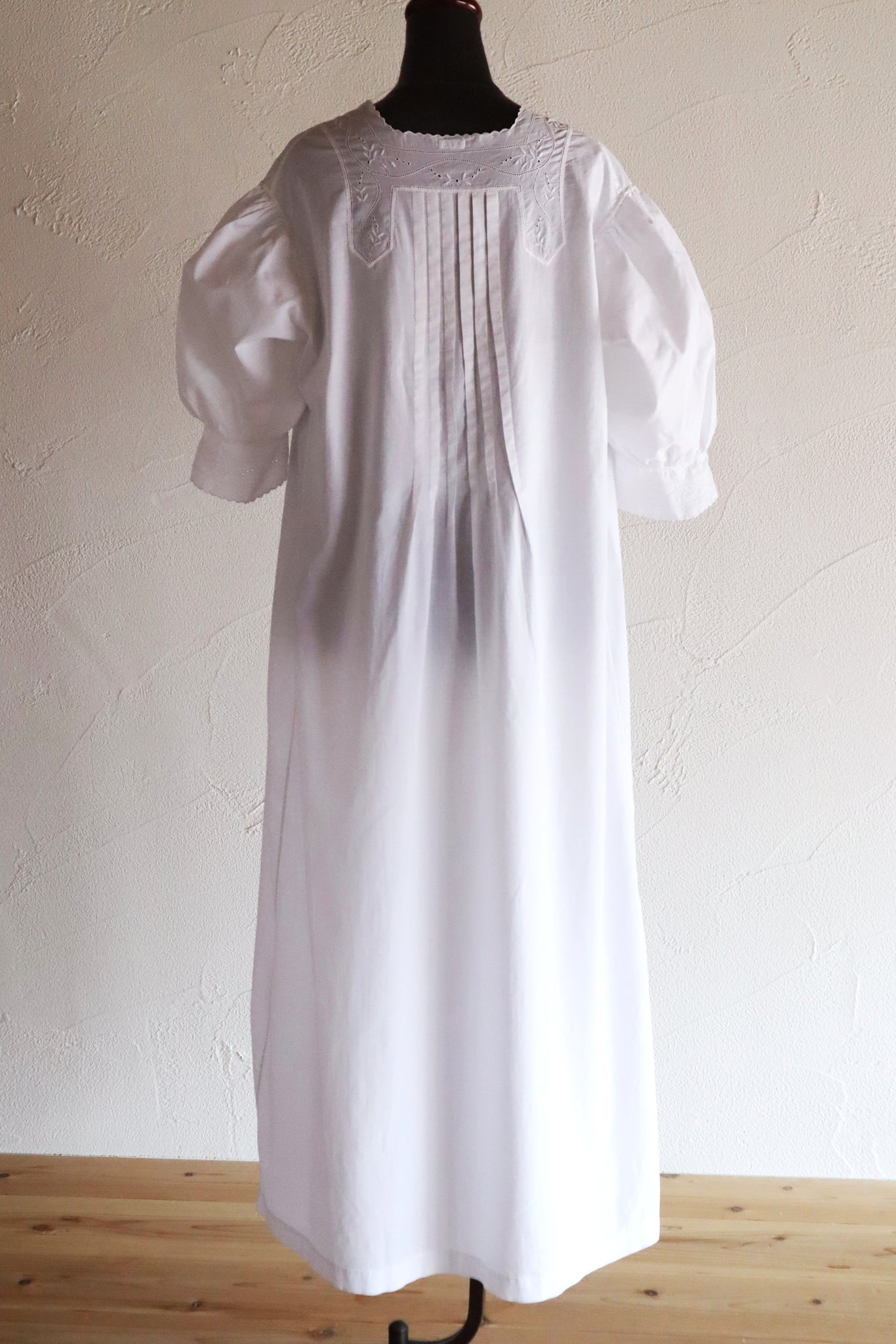 1900s French Hand-Sewn White Cotton Dress