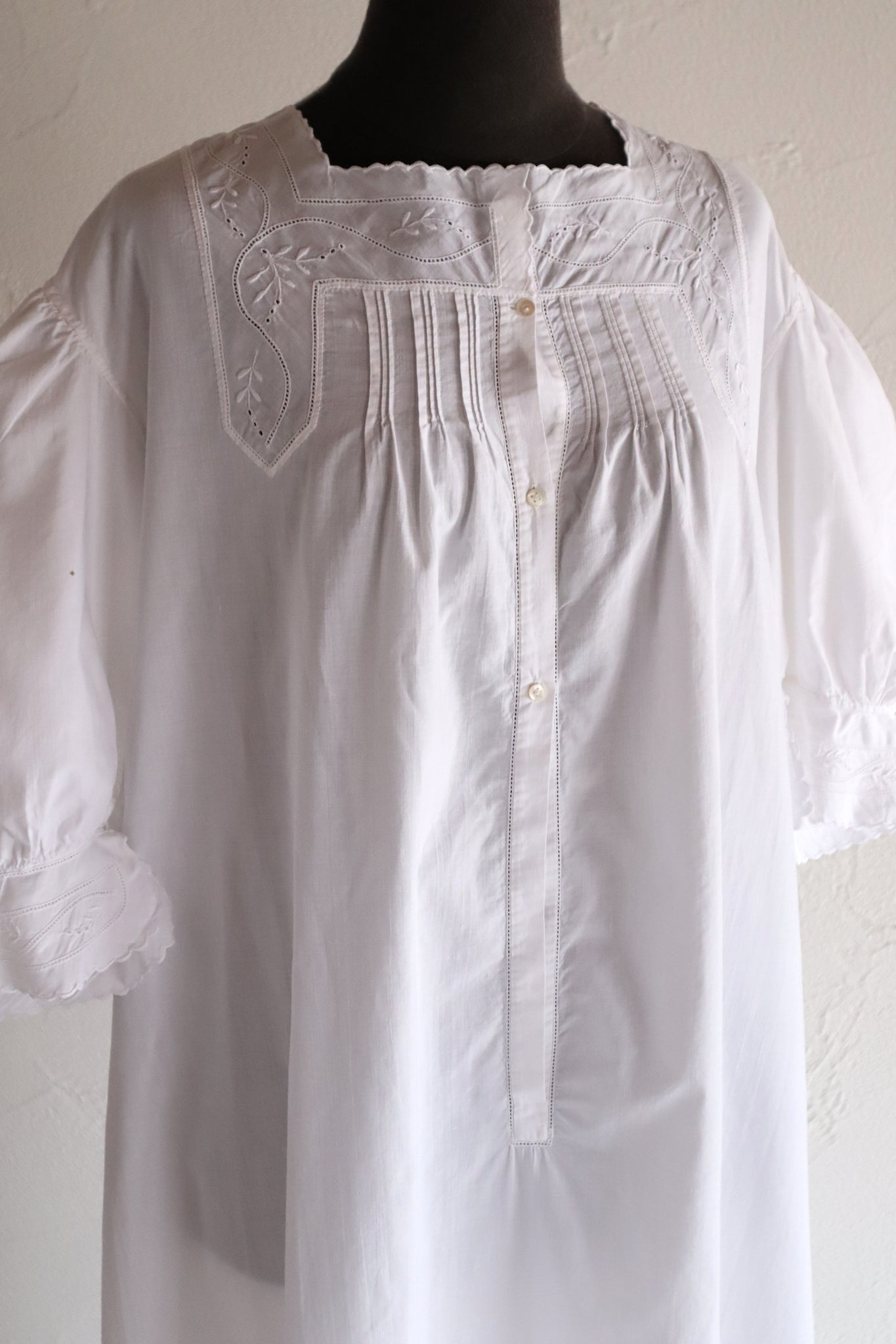 1900s French Hand-Sewn White Cotton Dress