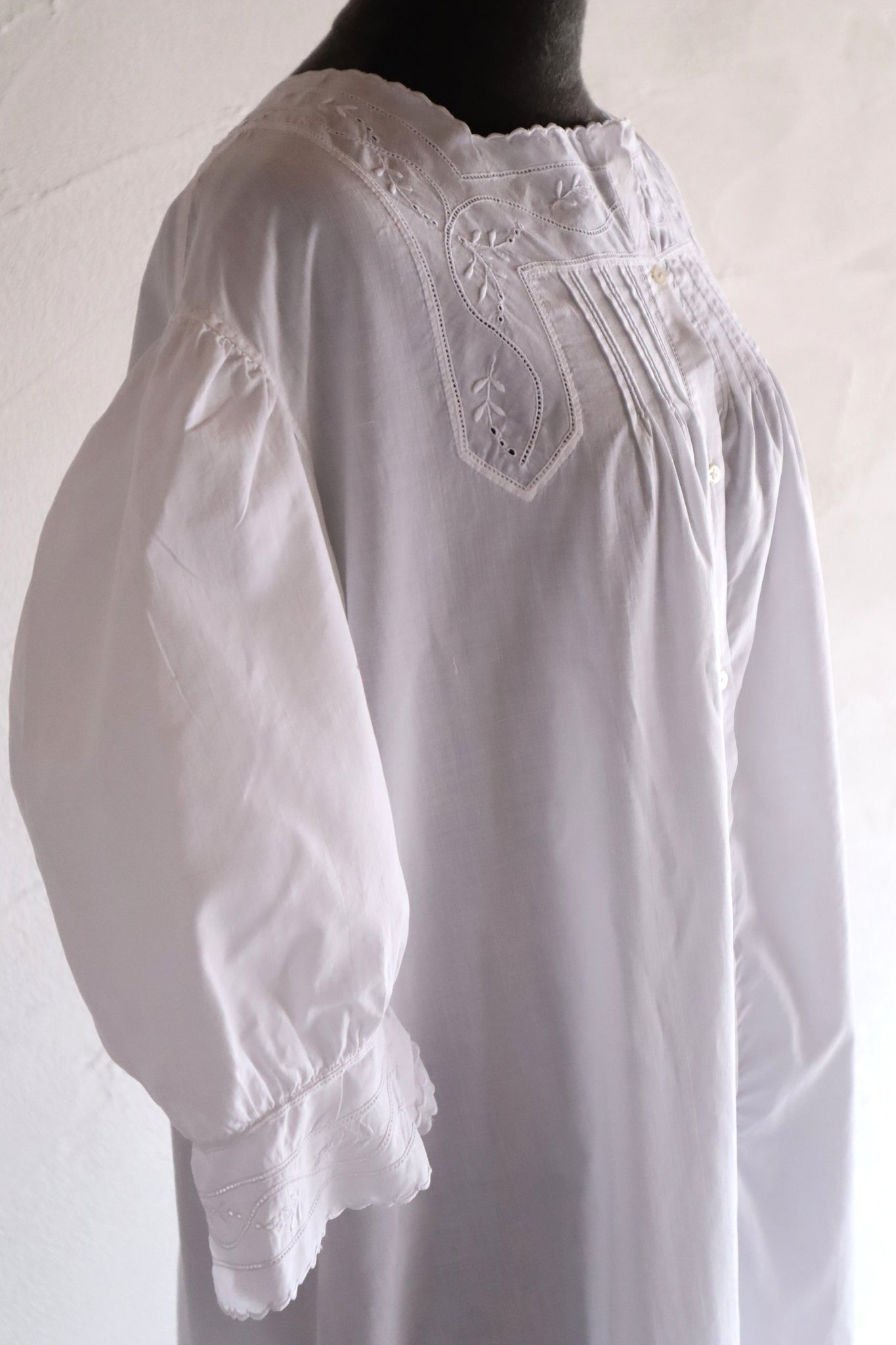1900s French Hand-Sewn White Cotton Dress