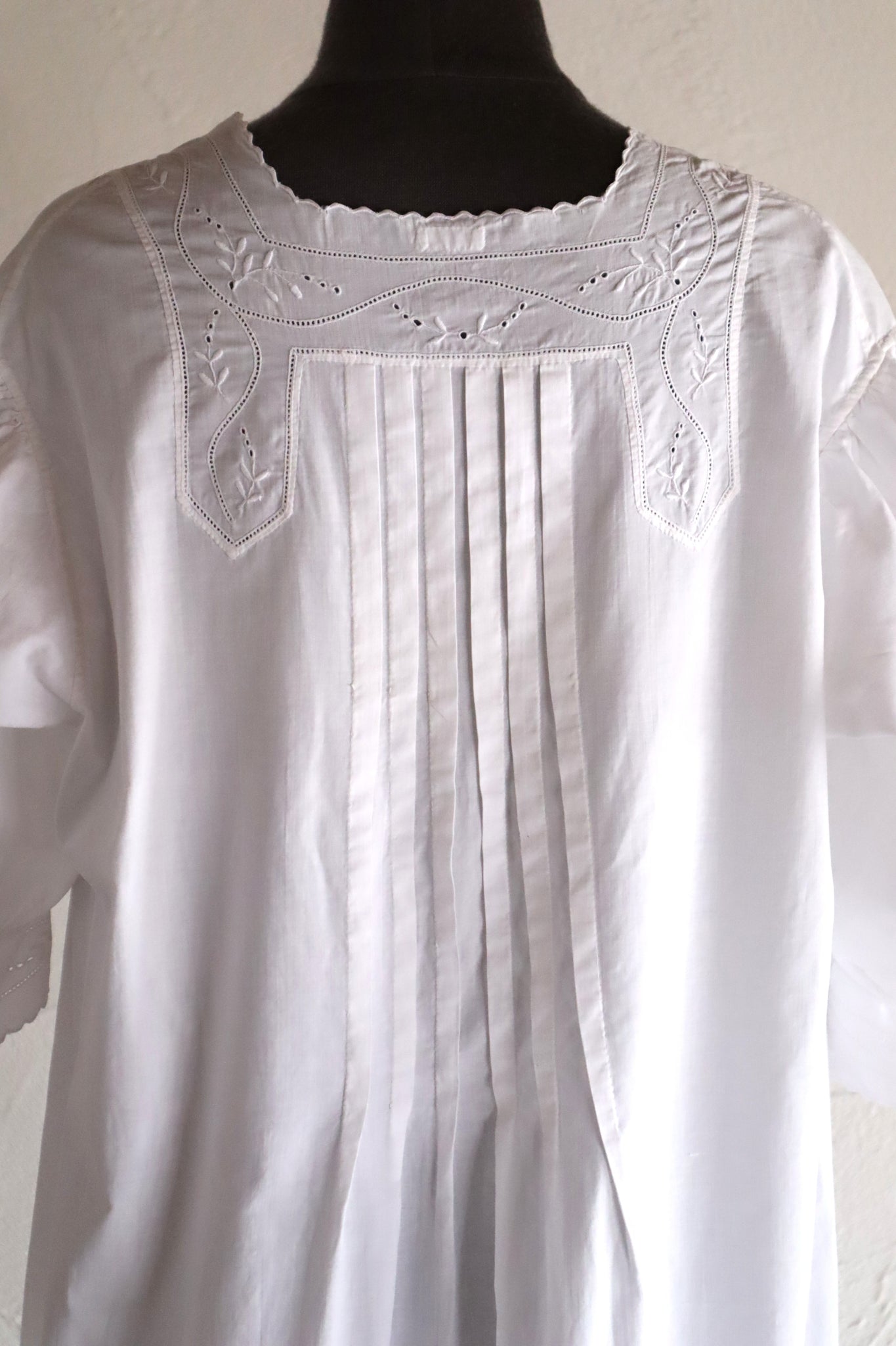 1900s French Hand-Sewn White Cotton Dress