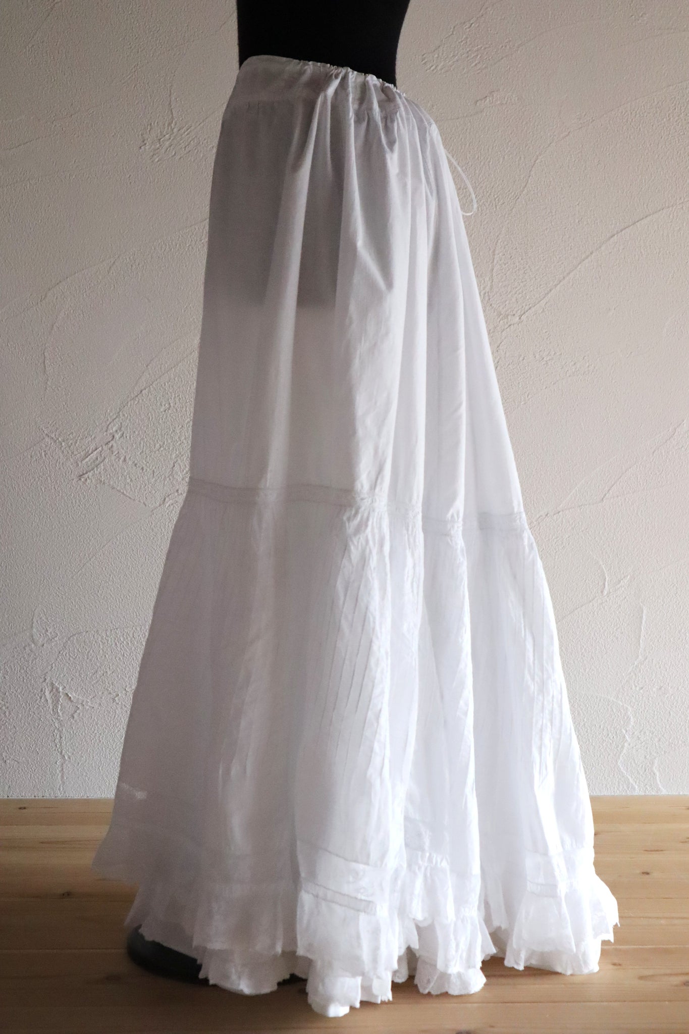 1900s French Valenciennes Lace Layered Cotton Petticoat Skirt