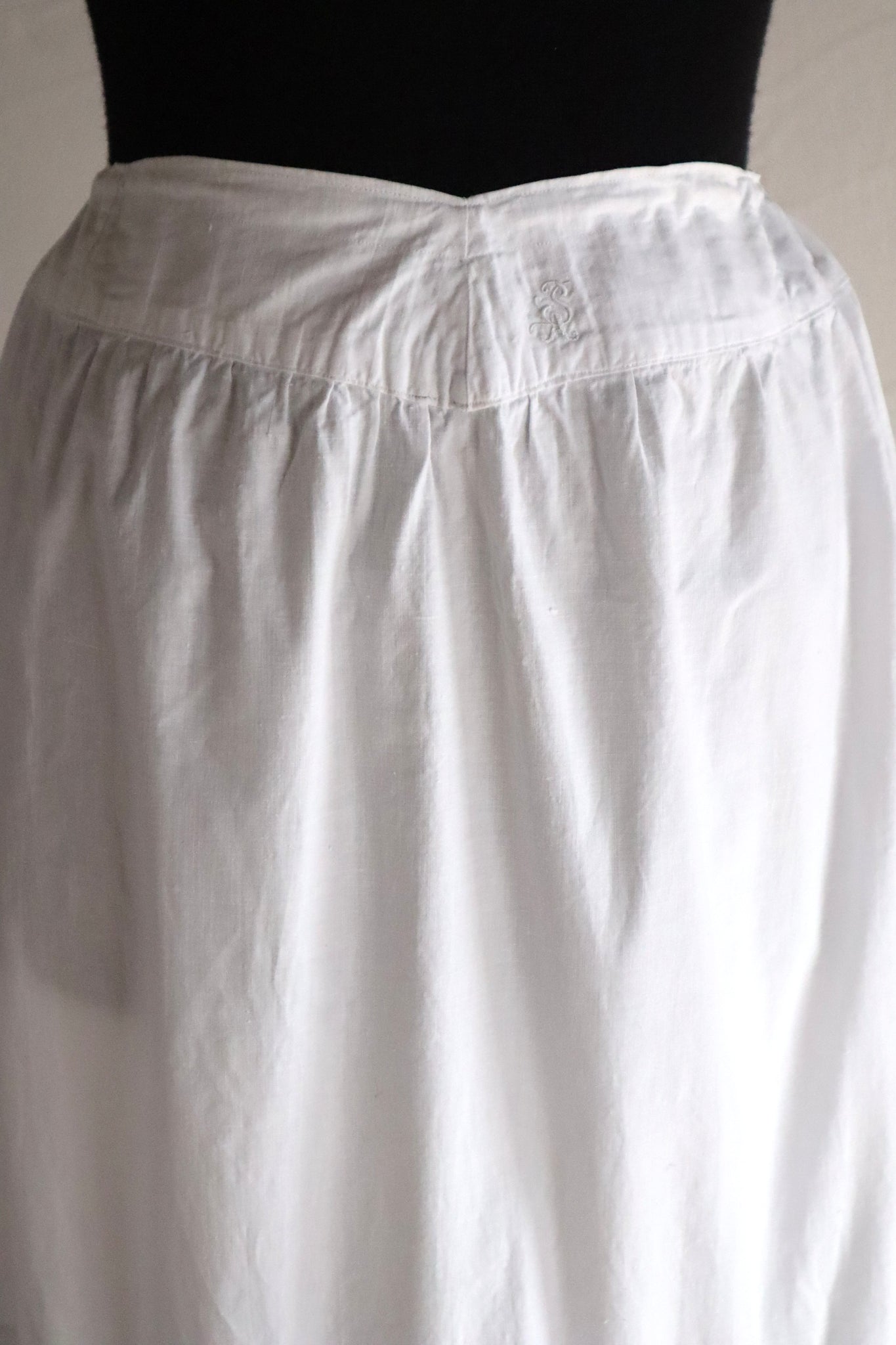 1900s French Valenciennes Lace Layered Cotton Petticoat Skirt