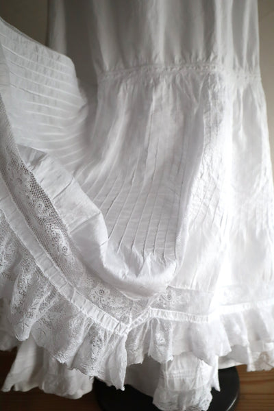 1900s French Valenciennes Lace Layered Cotton Petticoat Skirt