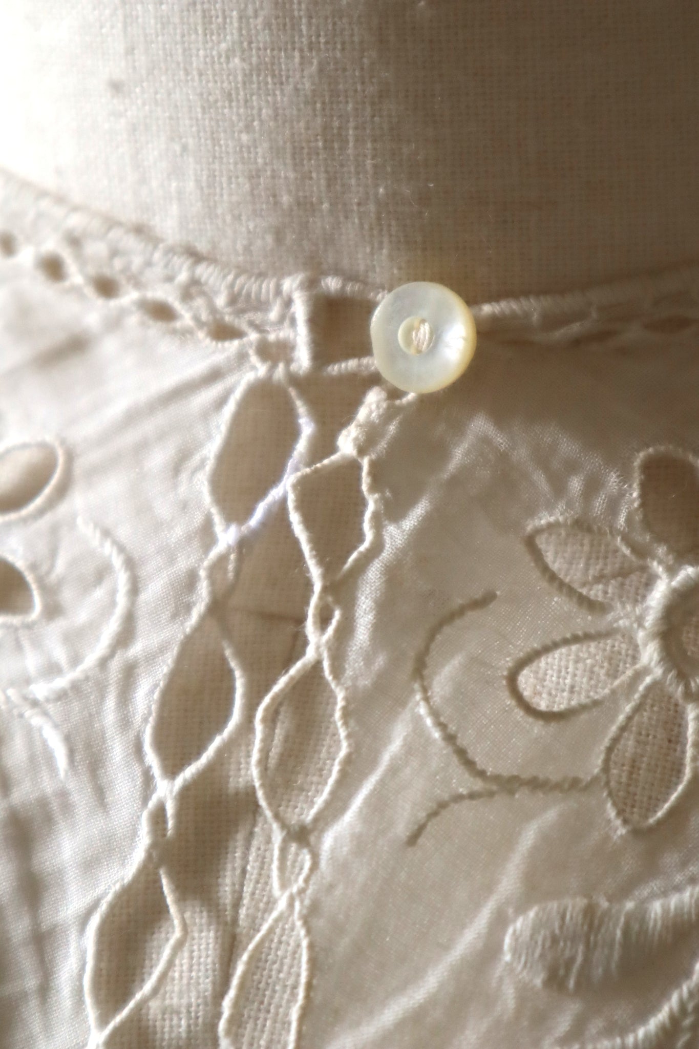 1900s Hand Cutwork Lace Collar