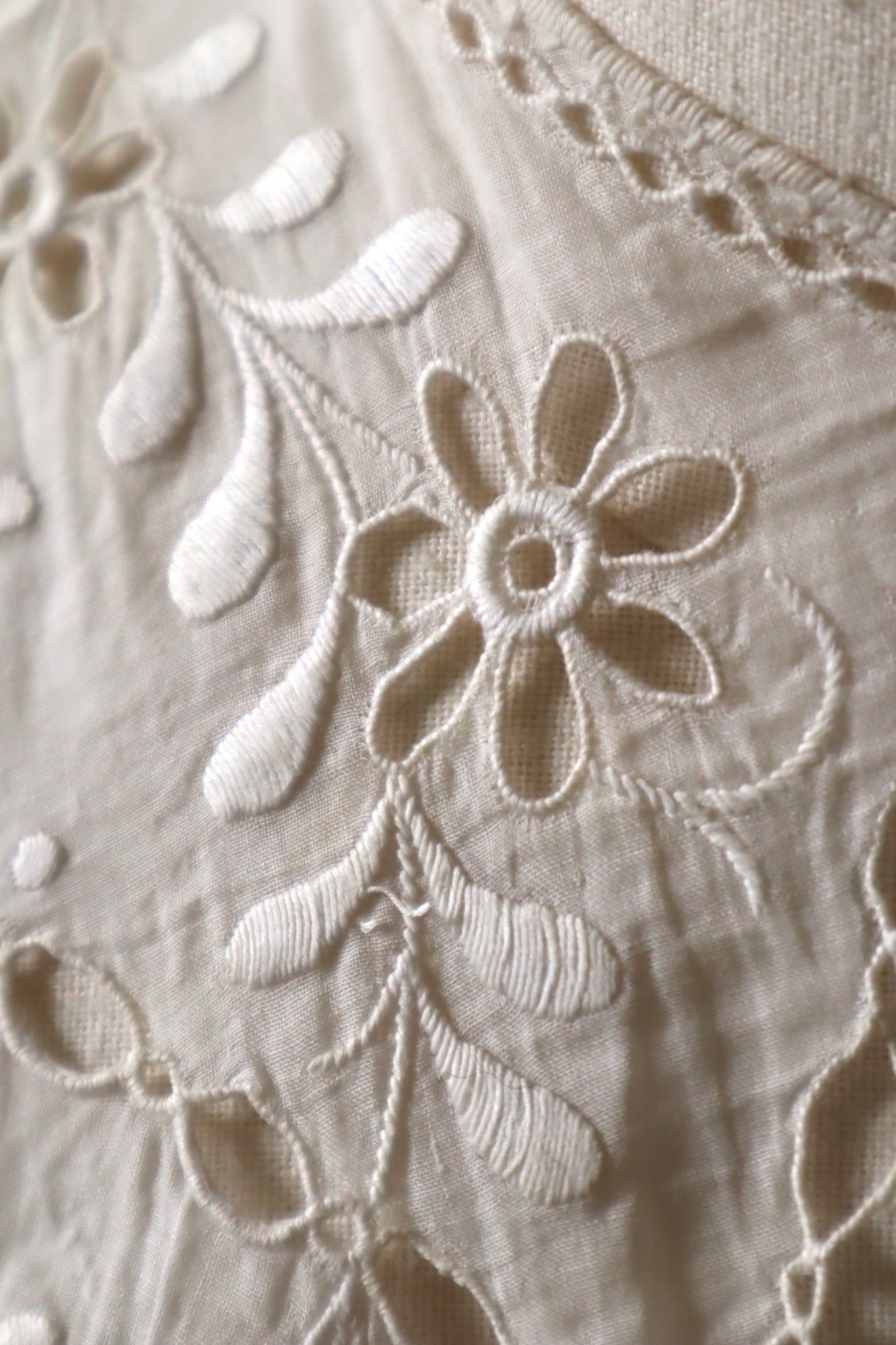 1900s Hand Cutwork Lace Collar