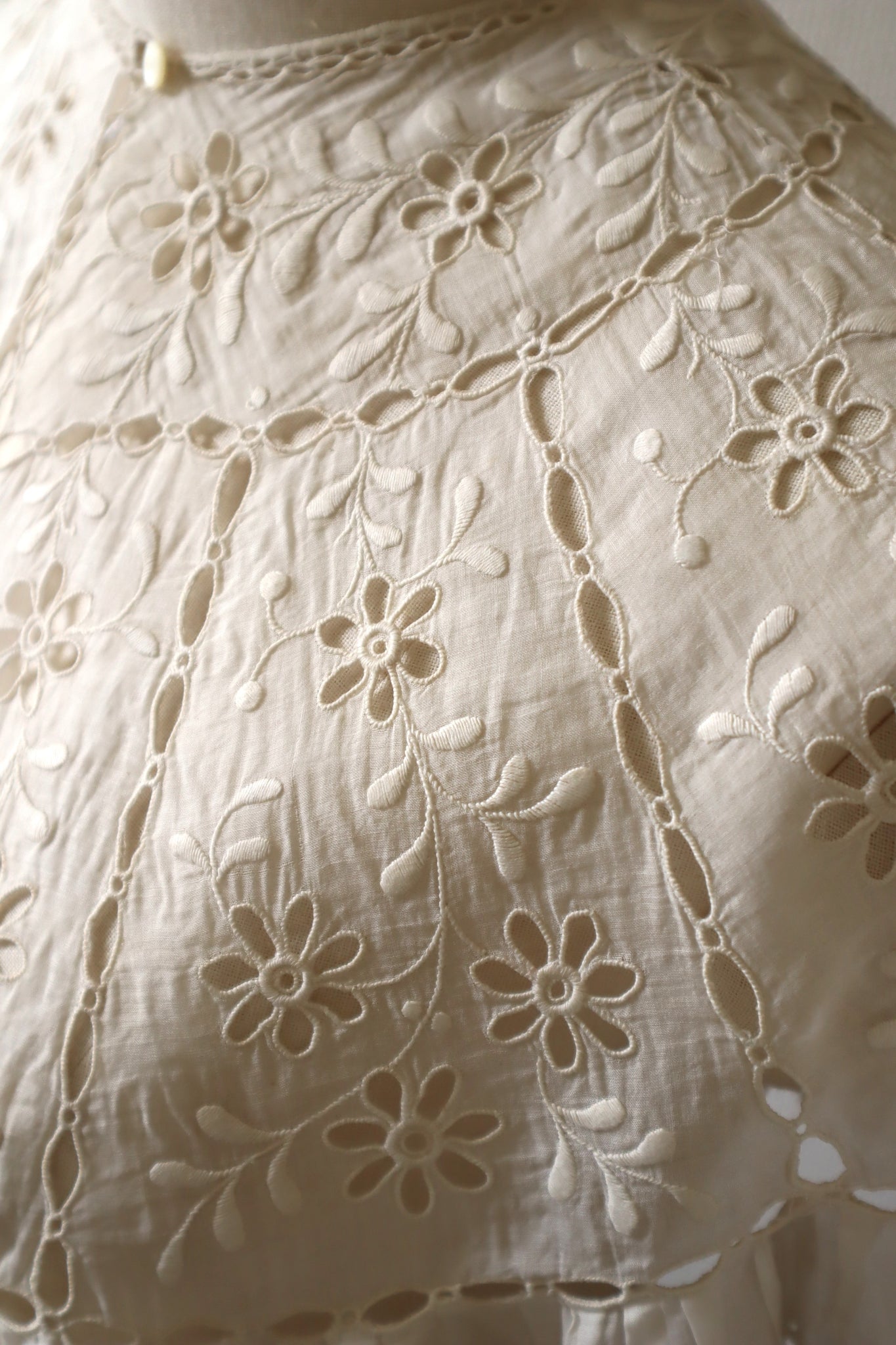 1900s Hand Cutwork Lace Collar