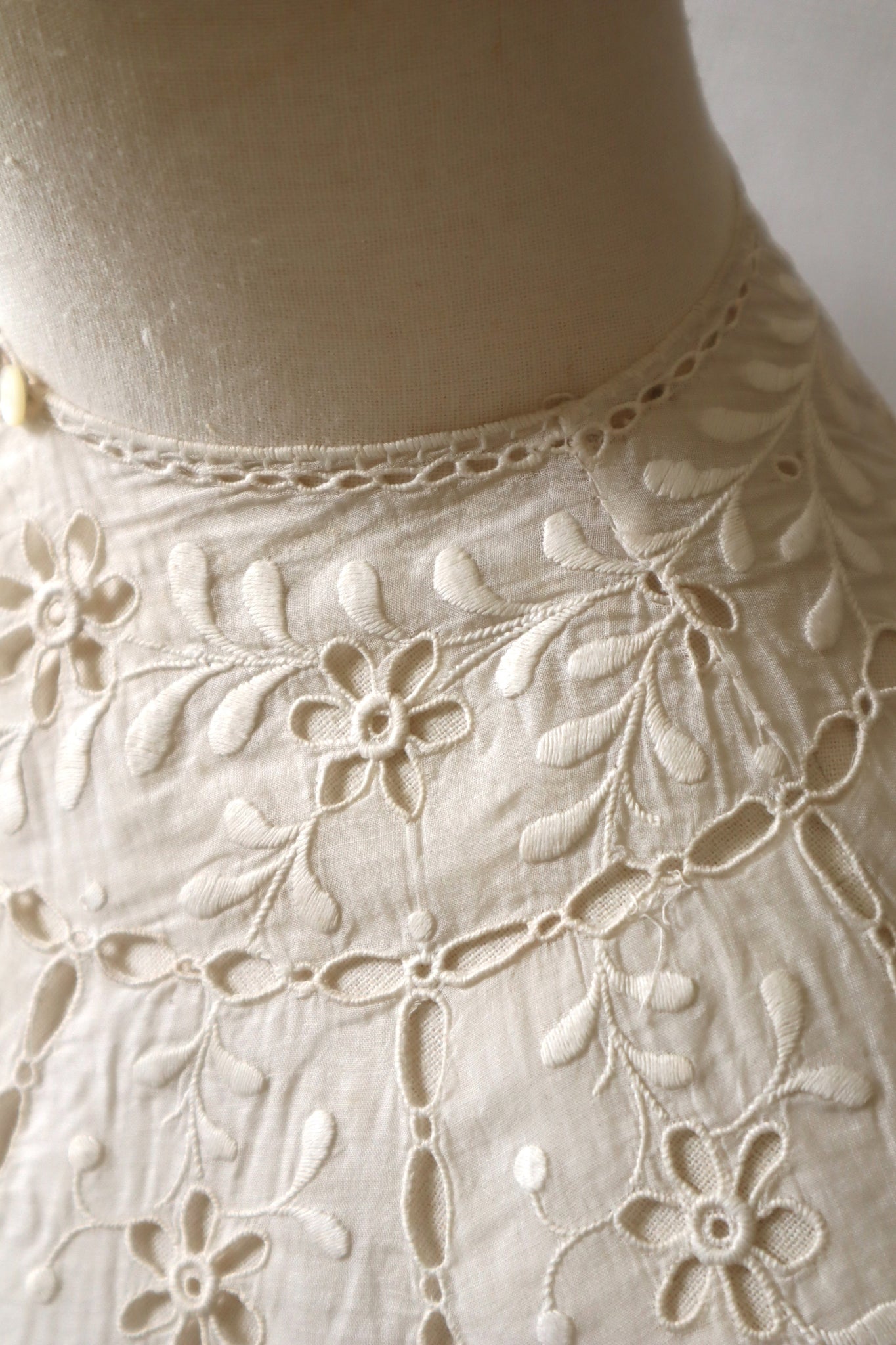 1900s Hand Cutwork Lace Collar