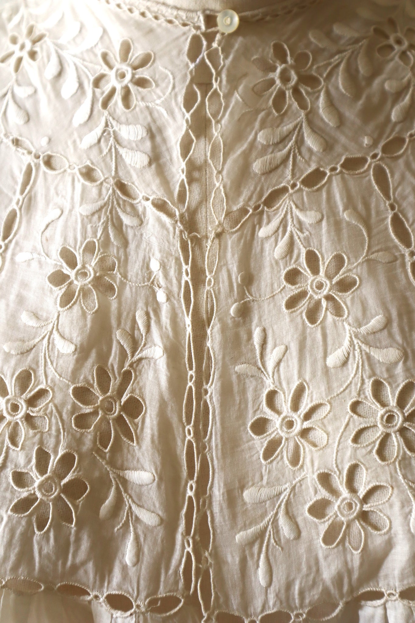 1900s Hand Cutwork Lace Collar
