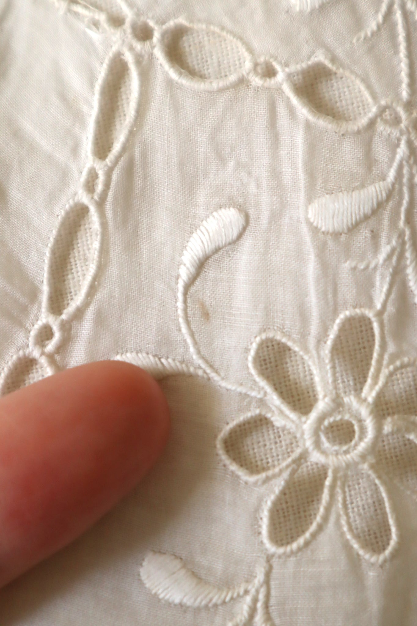 1900s Hand Cutwork Lace Collar