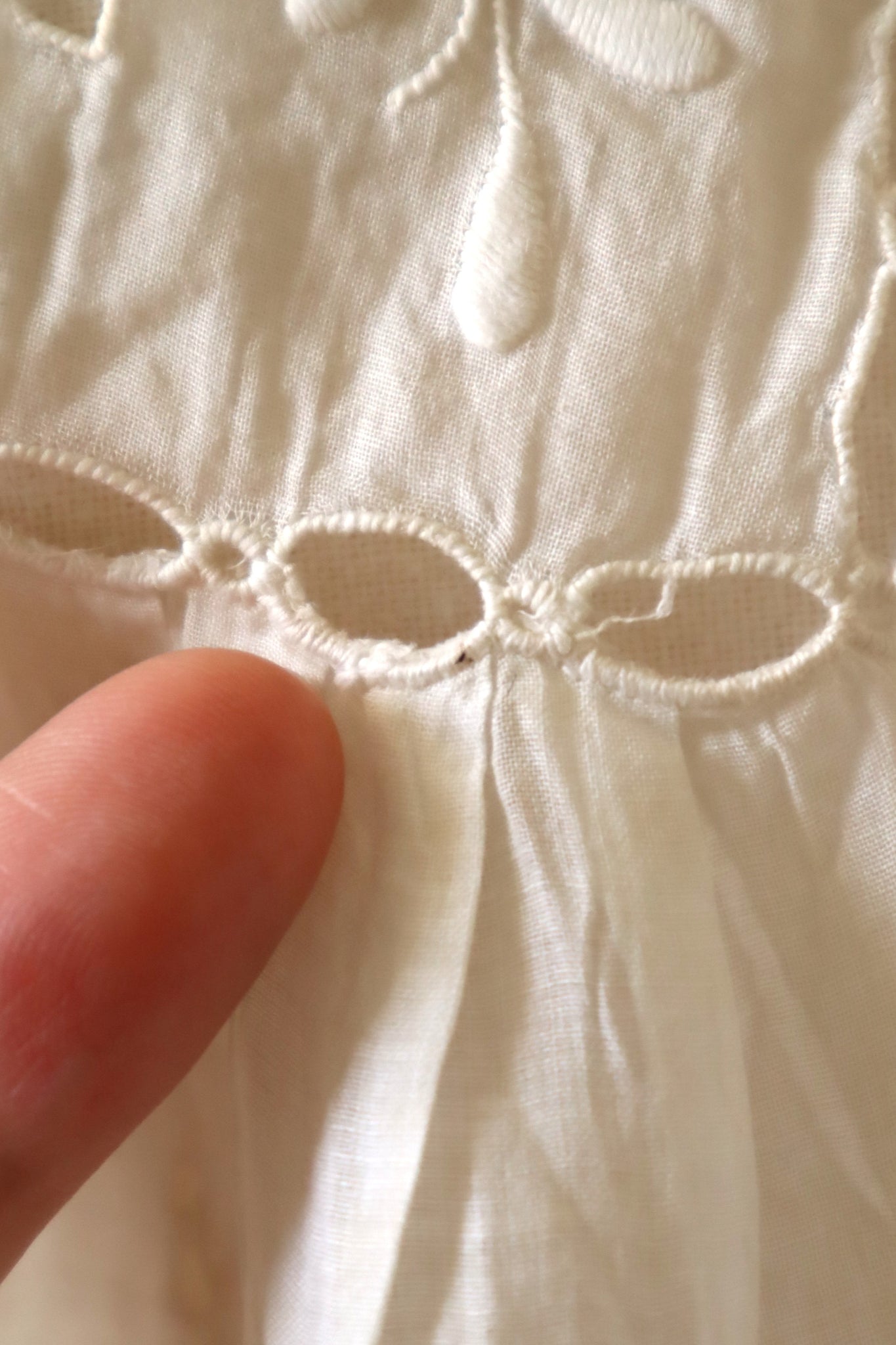 1900s Hand Cutwork Lace Collar