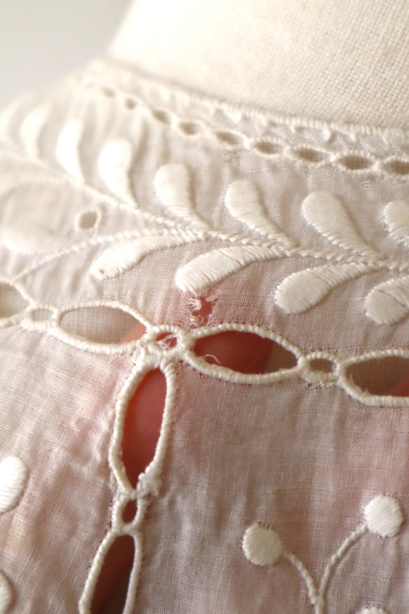 1900s Hand Cutwork Lace Collar