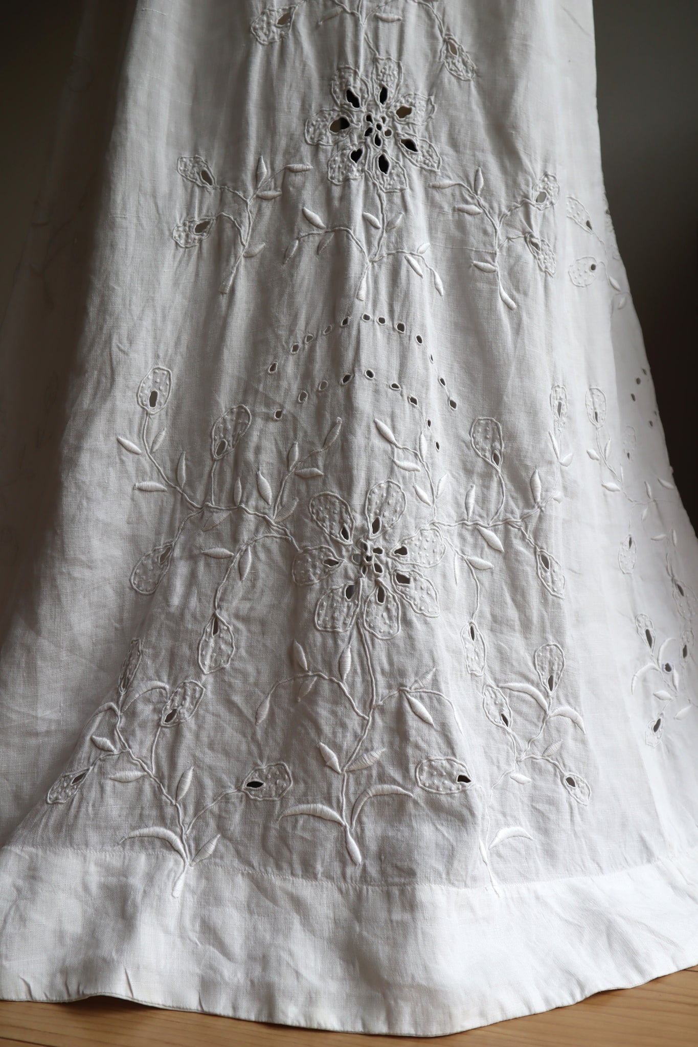 1900s Hand Embroidered White Linen Dress M