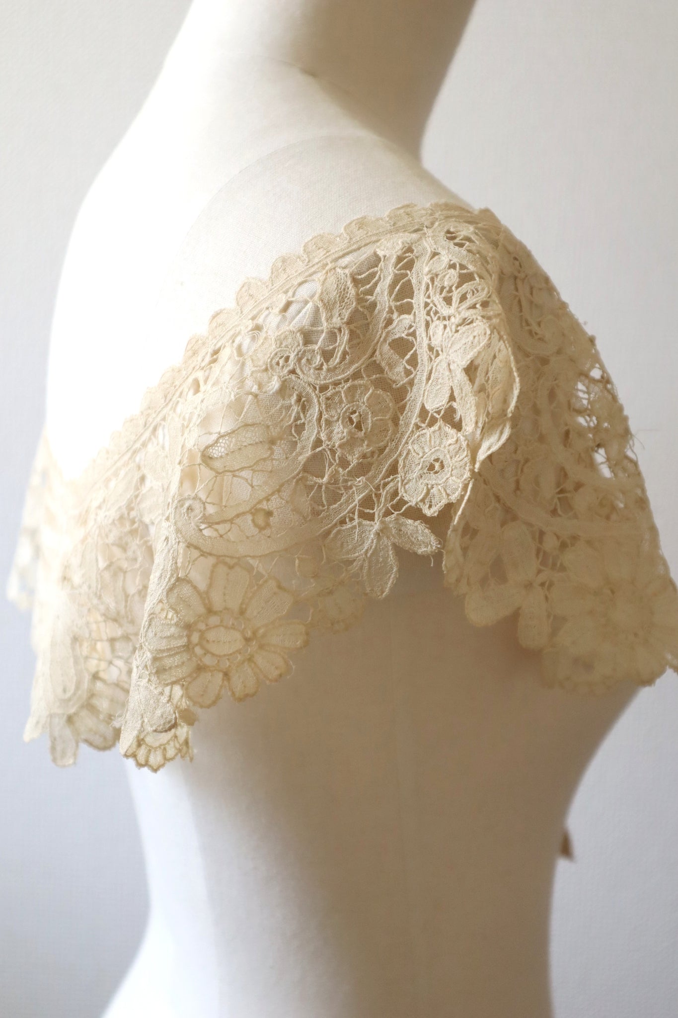 19th Brussels Duchesse Bobbin Lace Collar