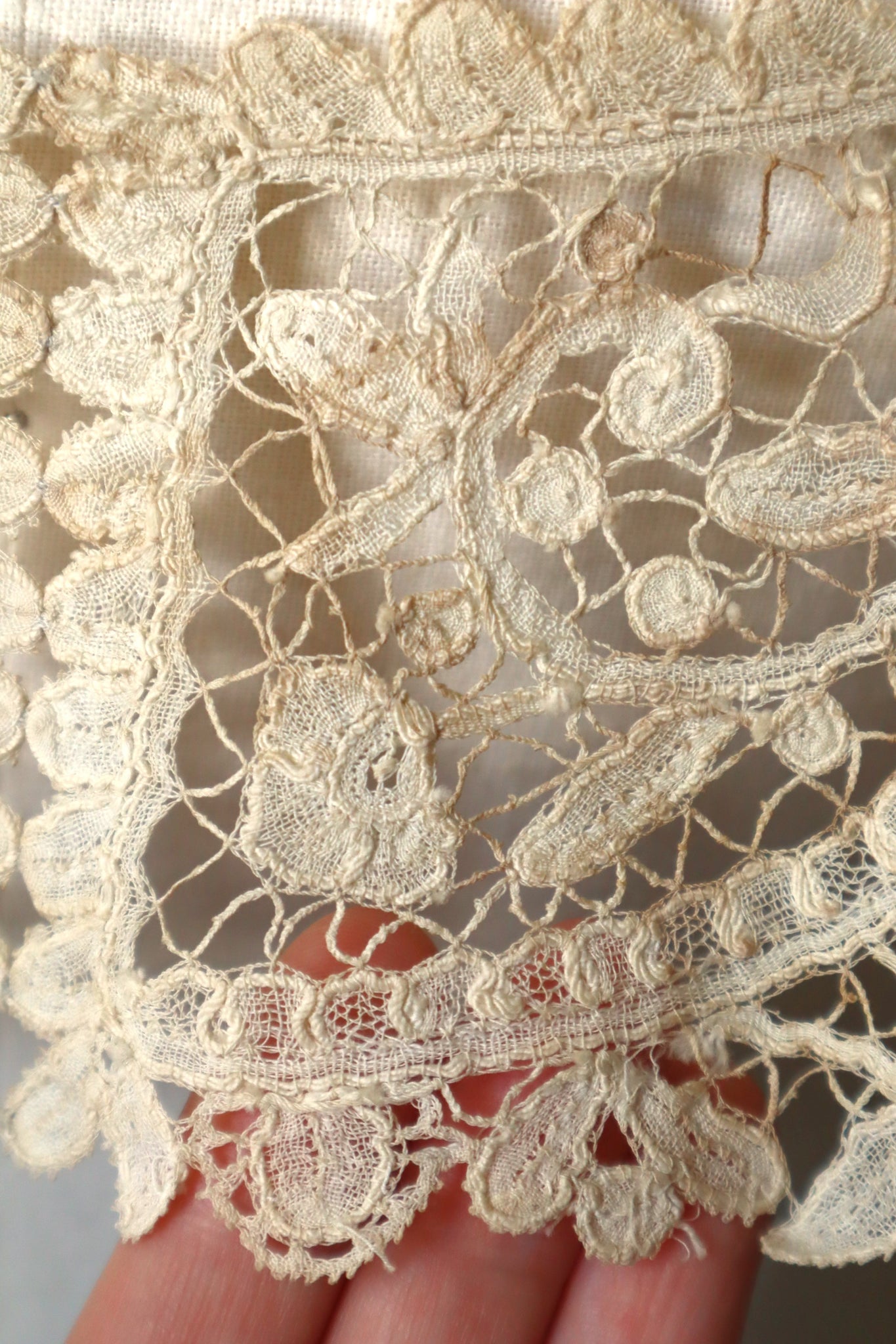 19th Brussels Duchesse Bobbin Lace Collar