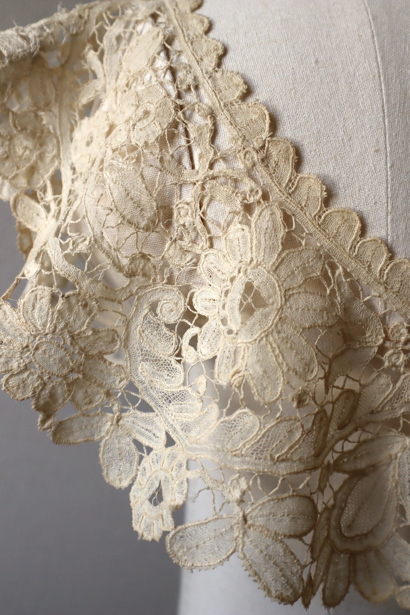 19th Brussels Duchesse Bobbin Lace Collar