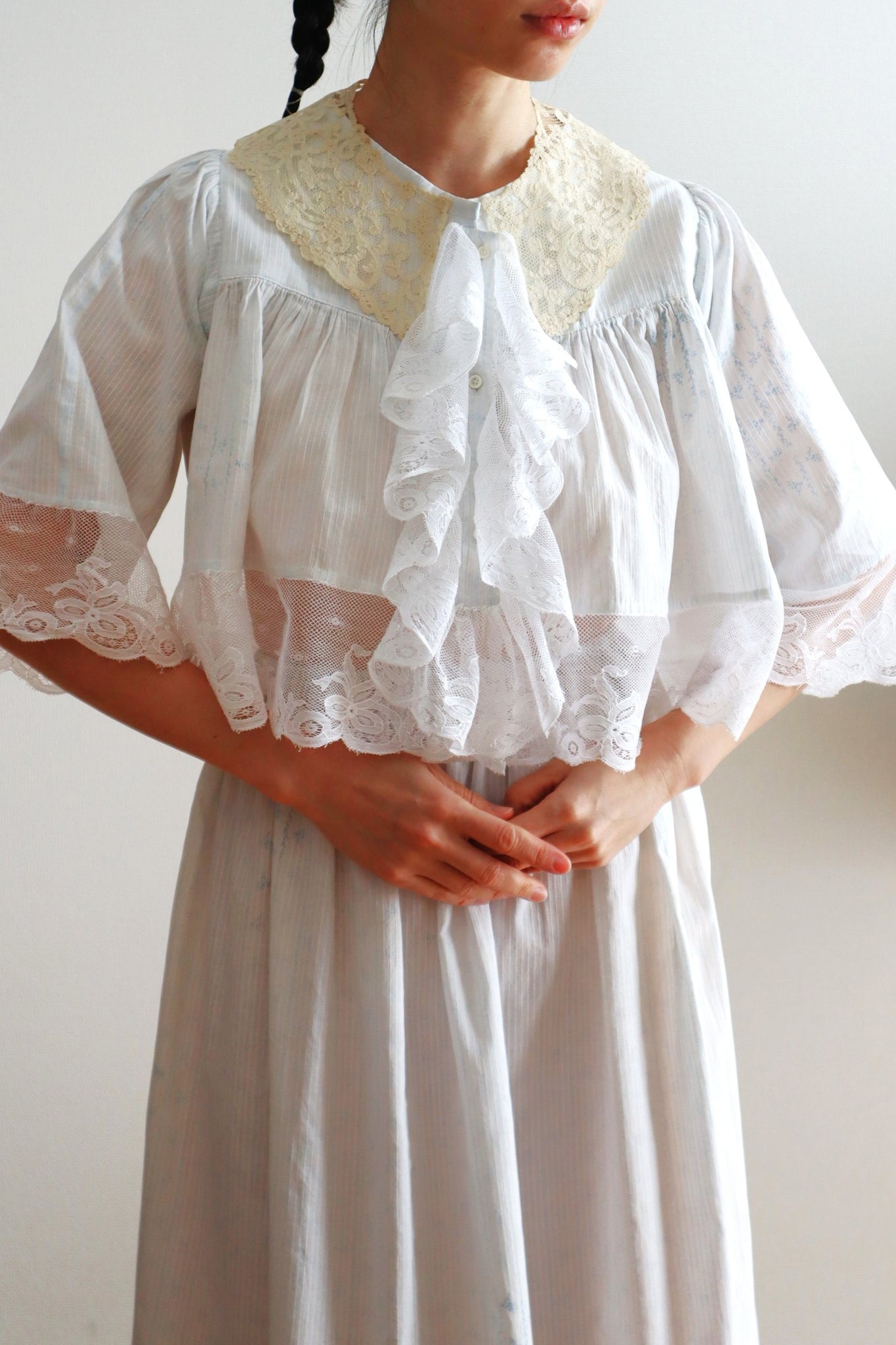 1890s Belgian Continuous Bobbin Lace Collar