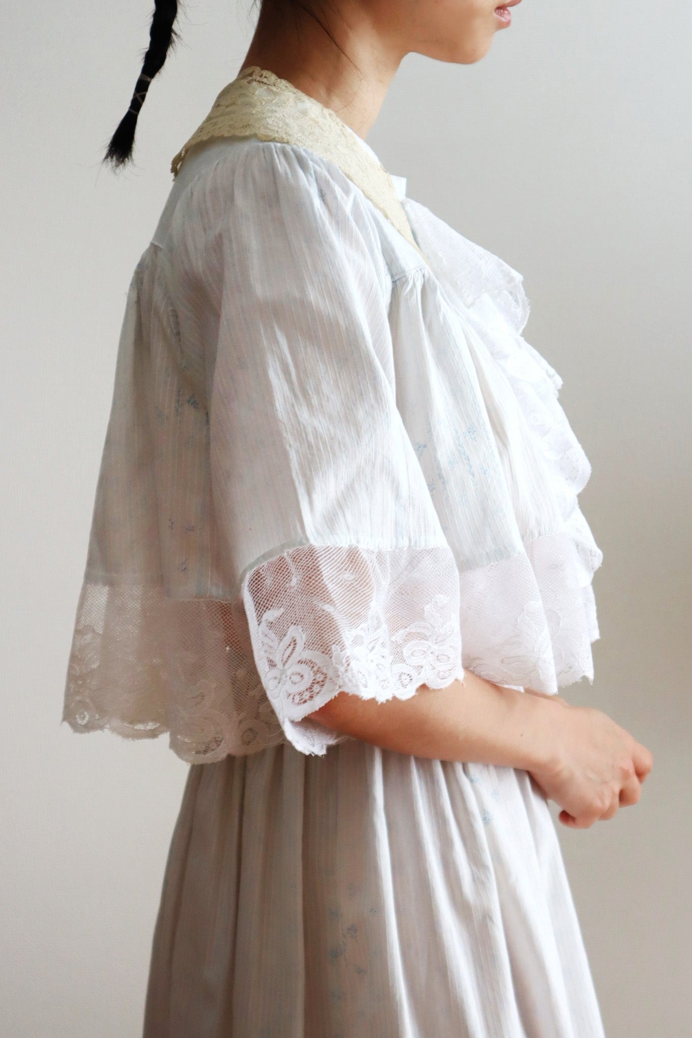 1890s Belgian Continuous Bobbin Lace Collar