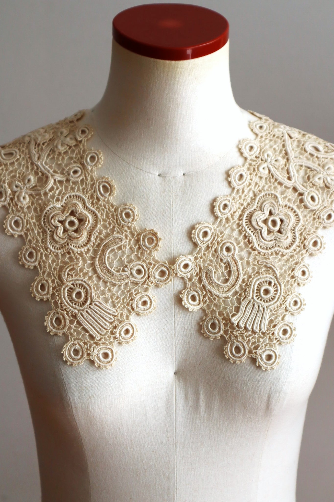 1930s Irish Crochet Style Floral Lace Sailor Collar