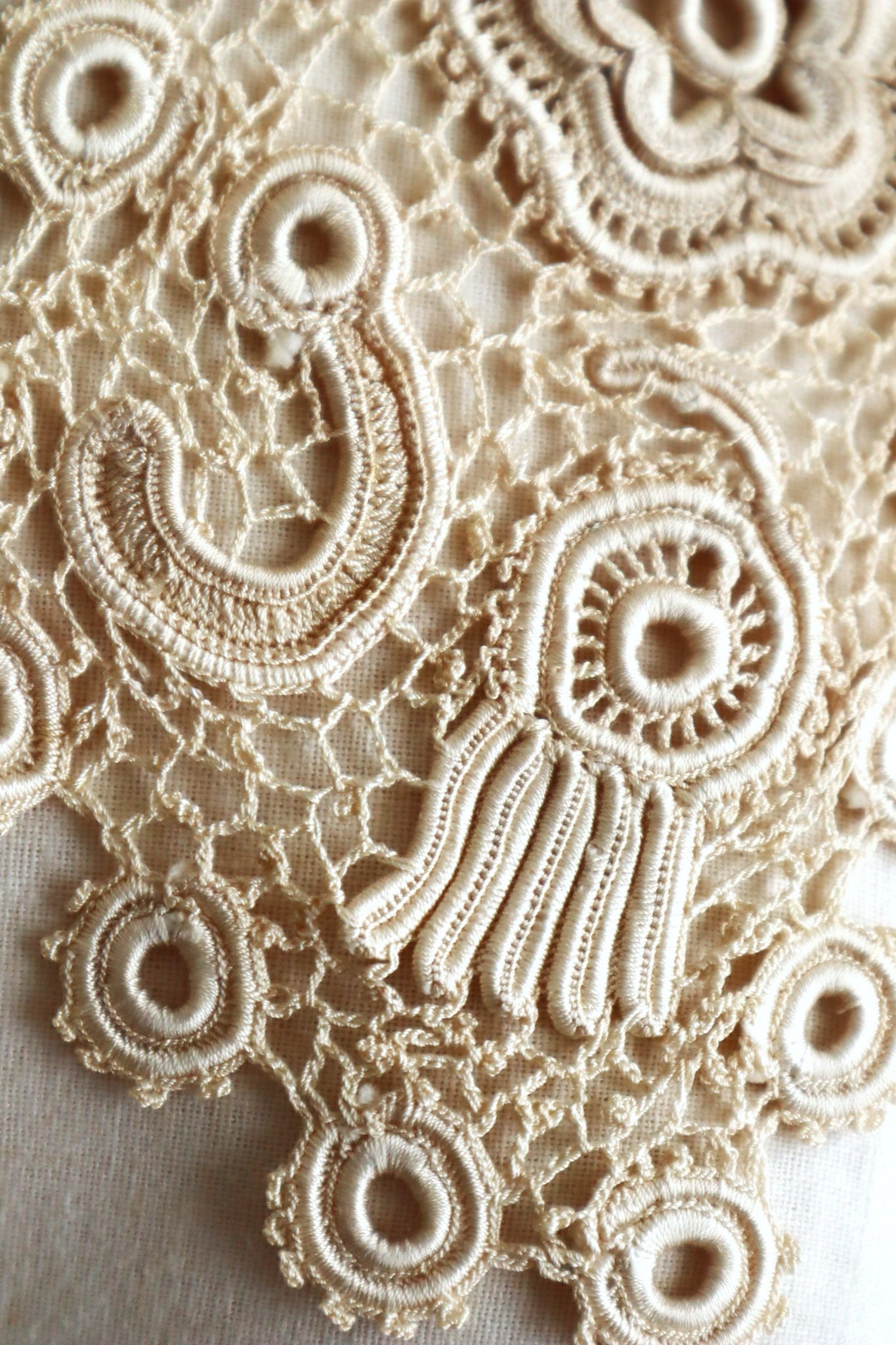 1930s Irish Crochet Style Floral Lace Sailor Collar