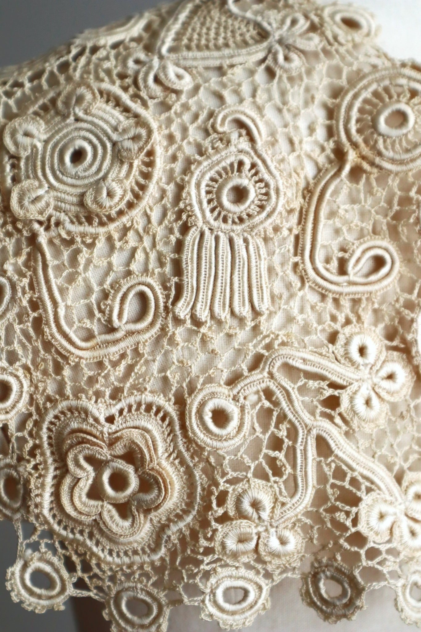 1930s Irish Crochet Style Floral Lace Sailor Collar