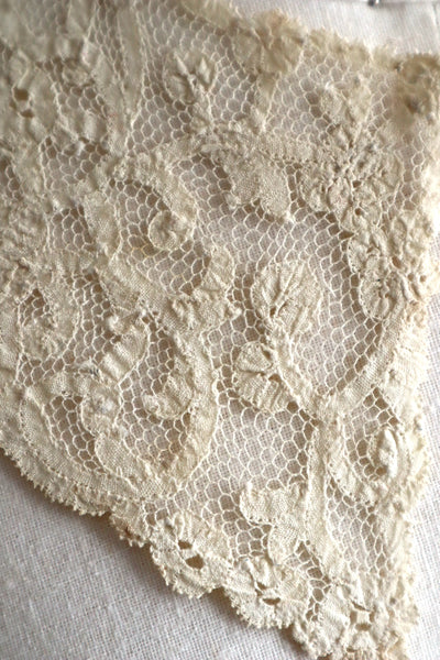 1890s Belgian Continuous Bobbin Lace Collar