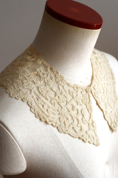 1890s Belgian Continuous Bobbin Lace Collar