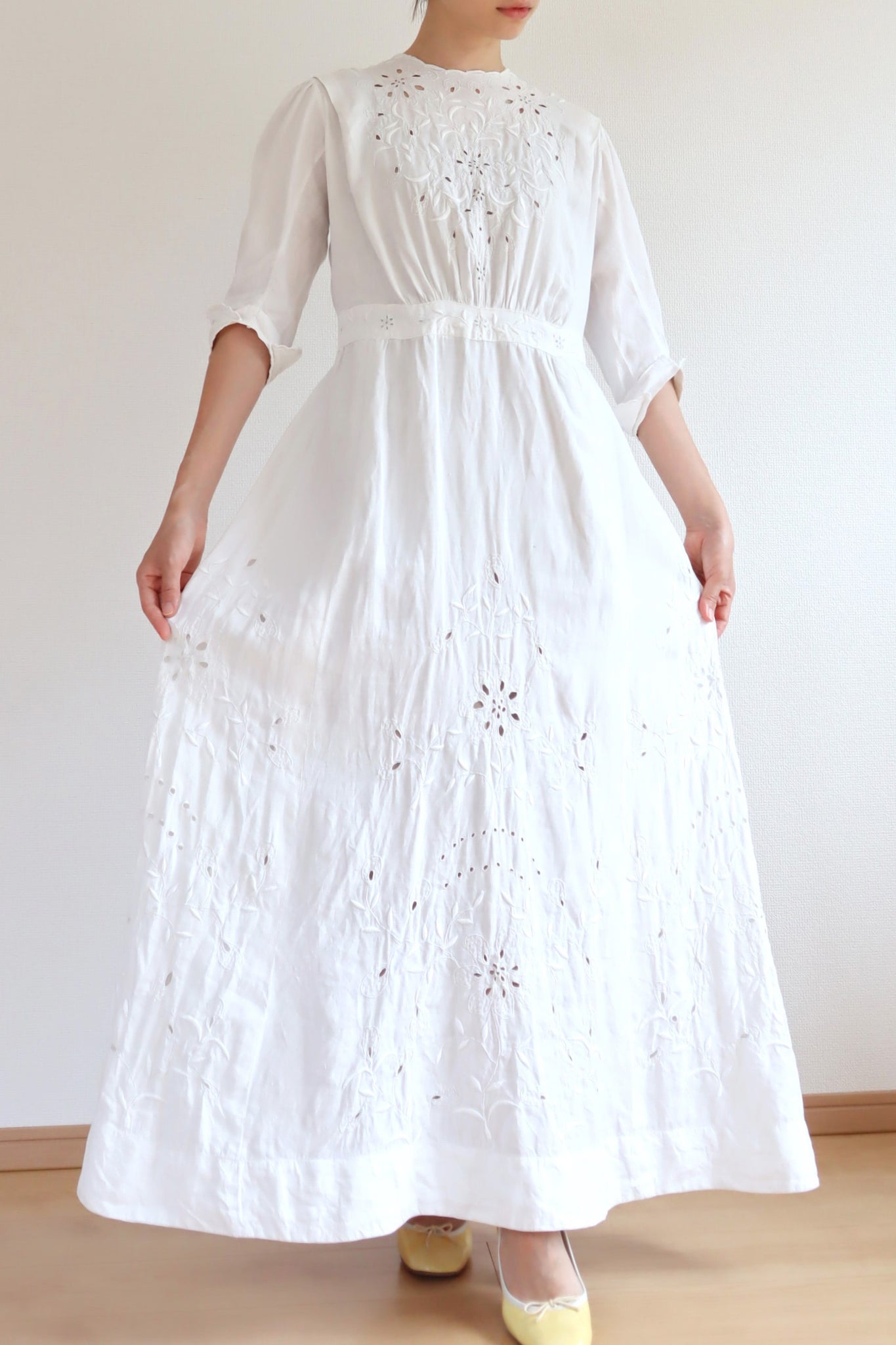 1900s Hand Embroidered White Linen Dress M