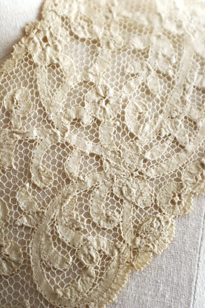 1890s Belgian Continuous Bobbin Lace Collar