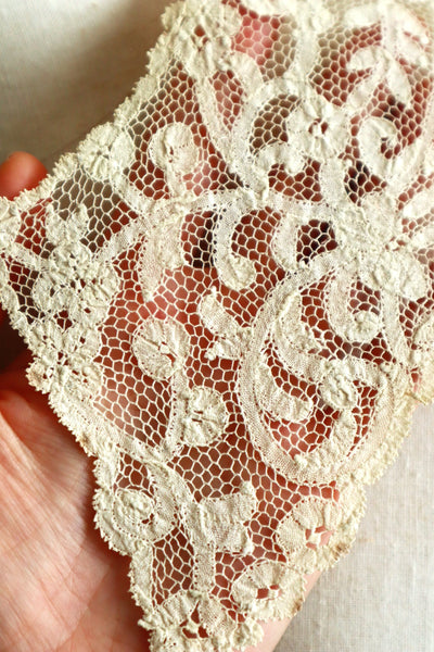 1890s Belgian Continuous Bobbin Lace Collar