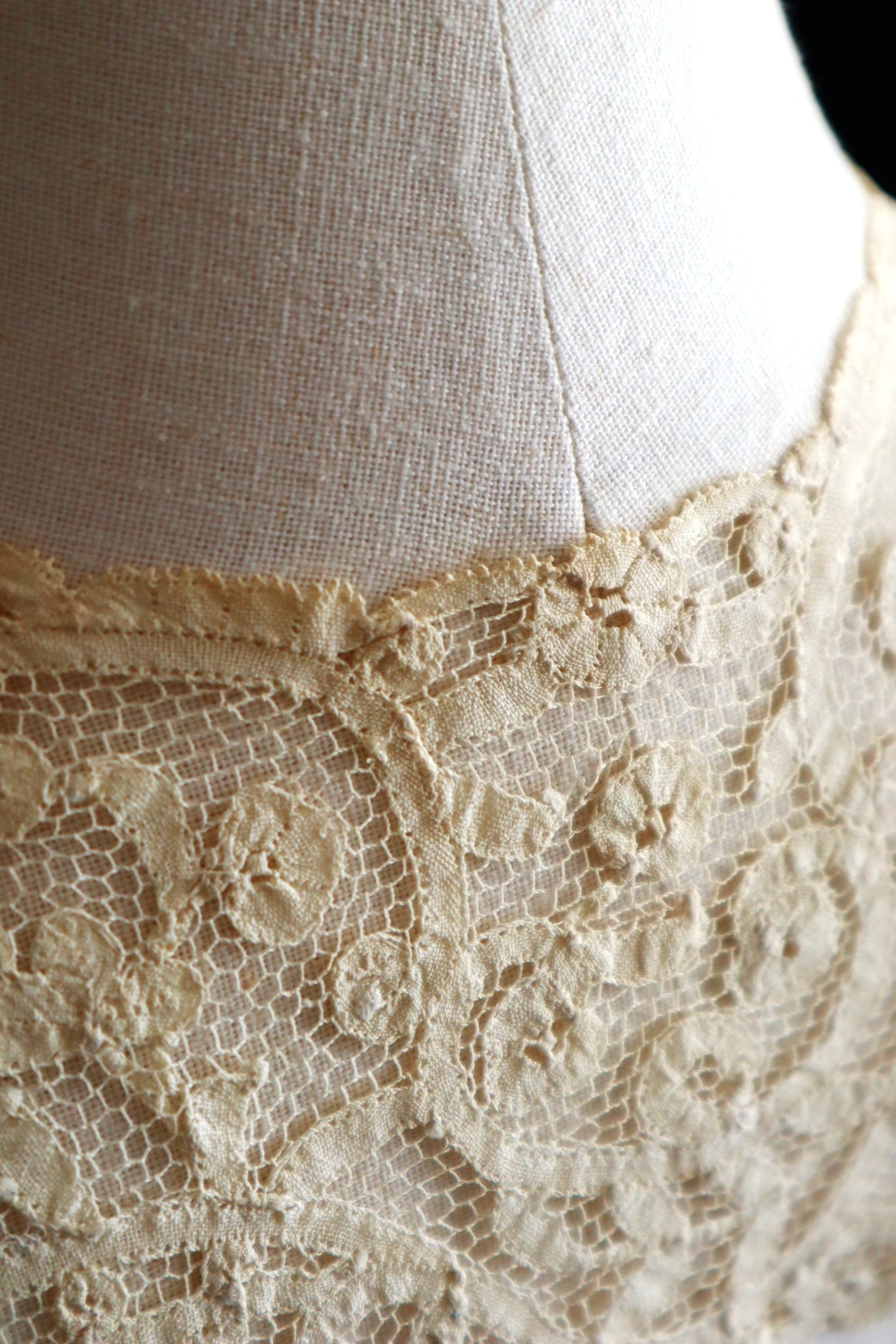 1890s Belgian Continuous Bobbin Lace Collar