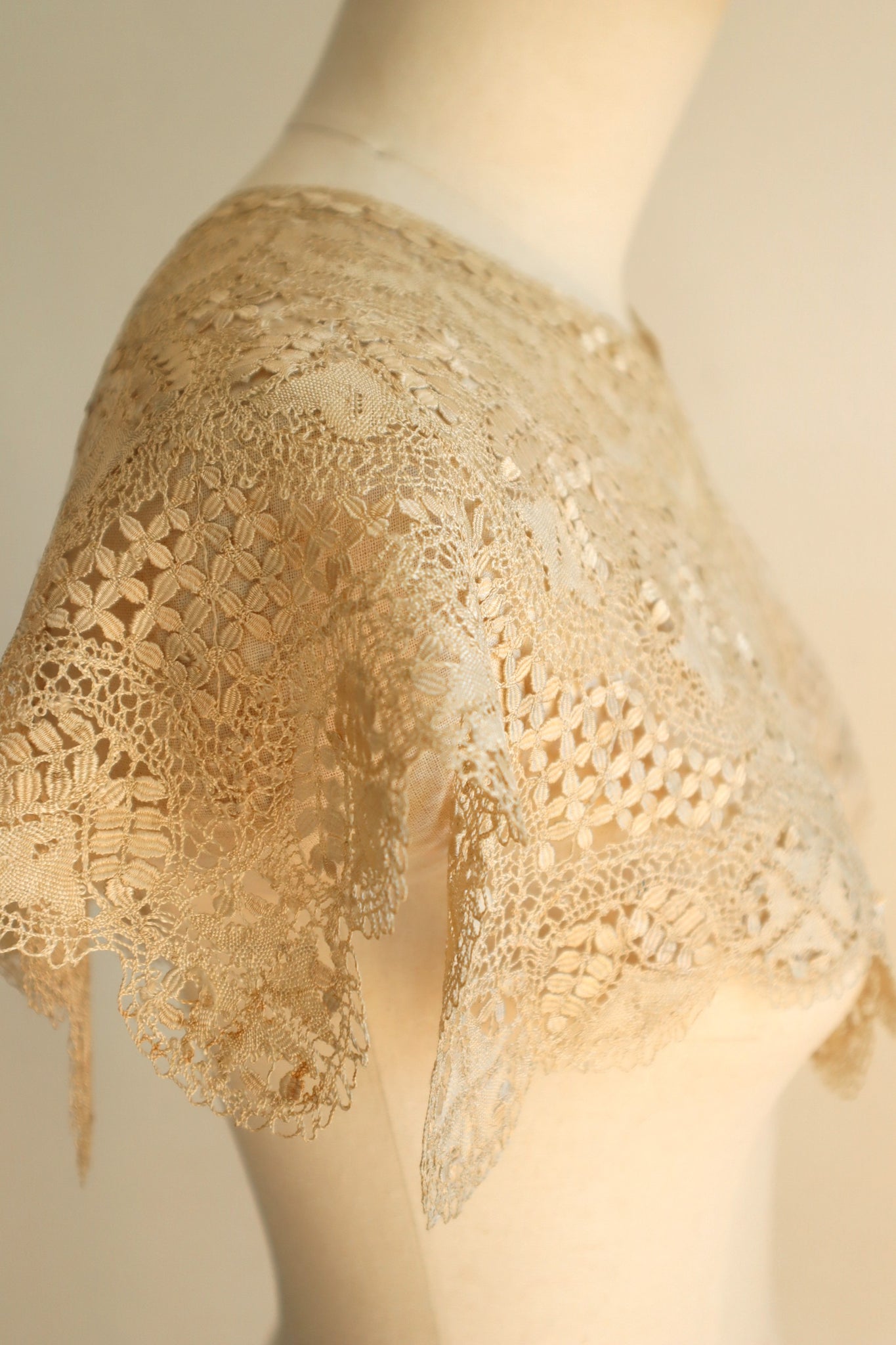 1900s Silk Maltese Lace Collar
