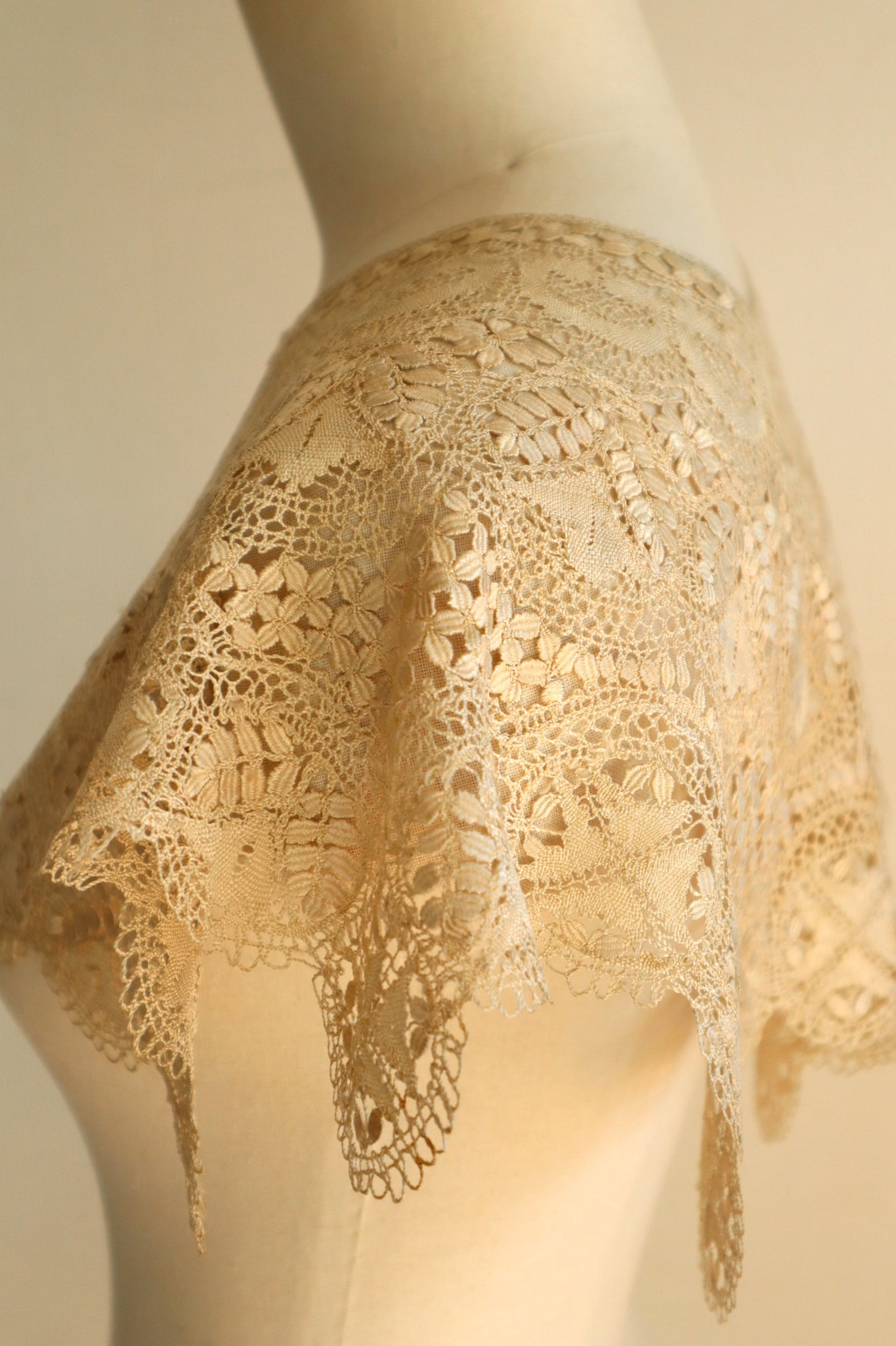 1900s Silk Maltese Lace Collar