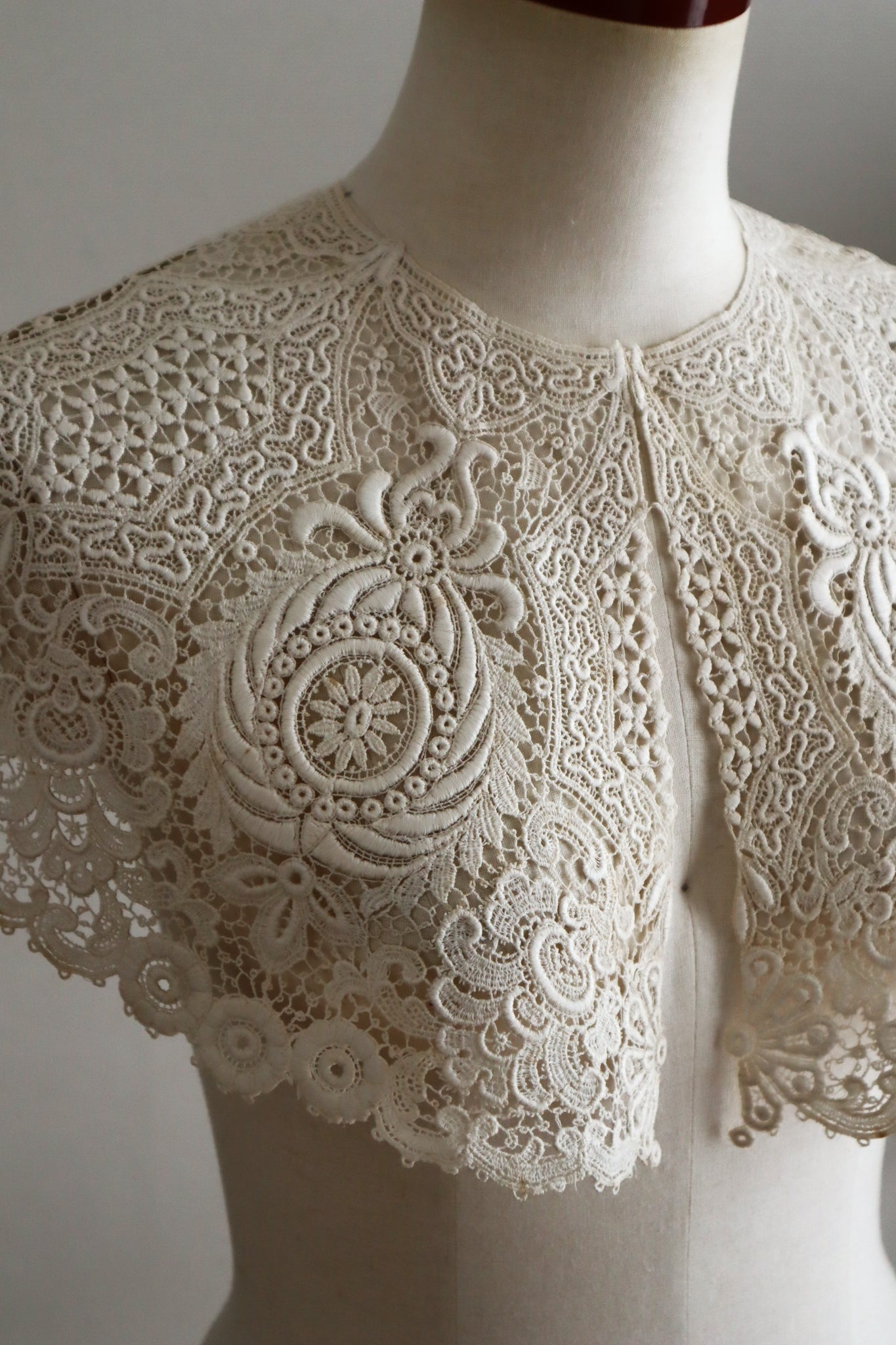1920s French Deadstock Cotton Lace Berthe Collar