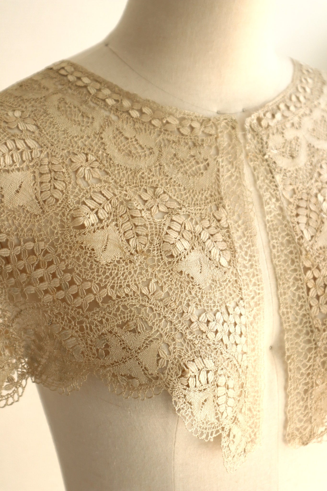 1900s Silk Maltese Lace Collar