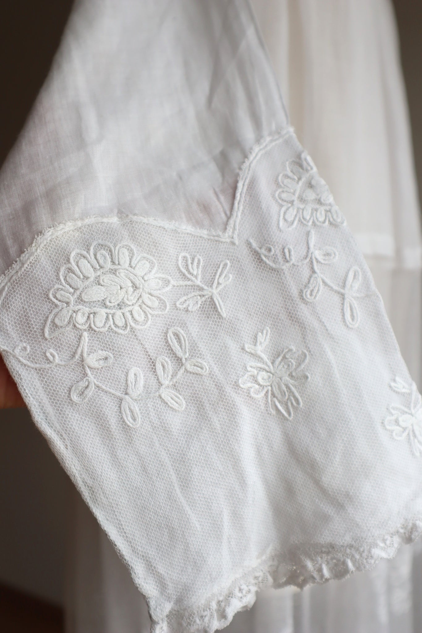 1900年初期 教会のアンティークスモックドレス チュール×植物の手刺繍-