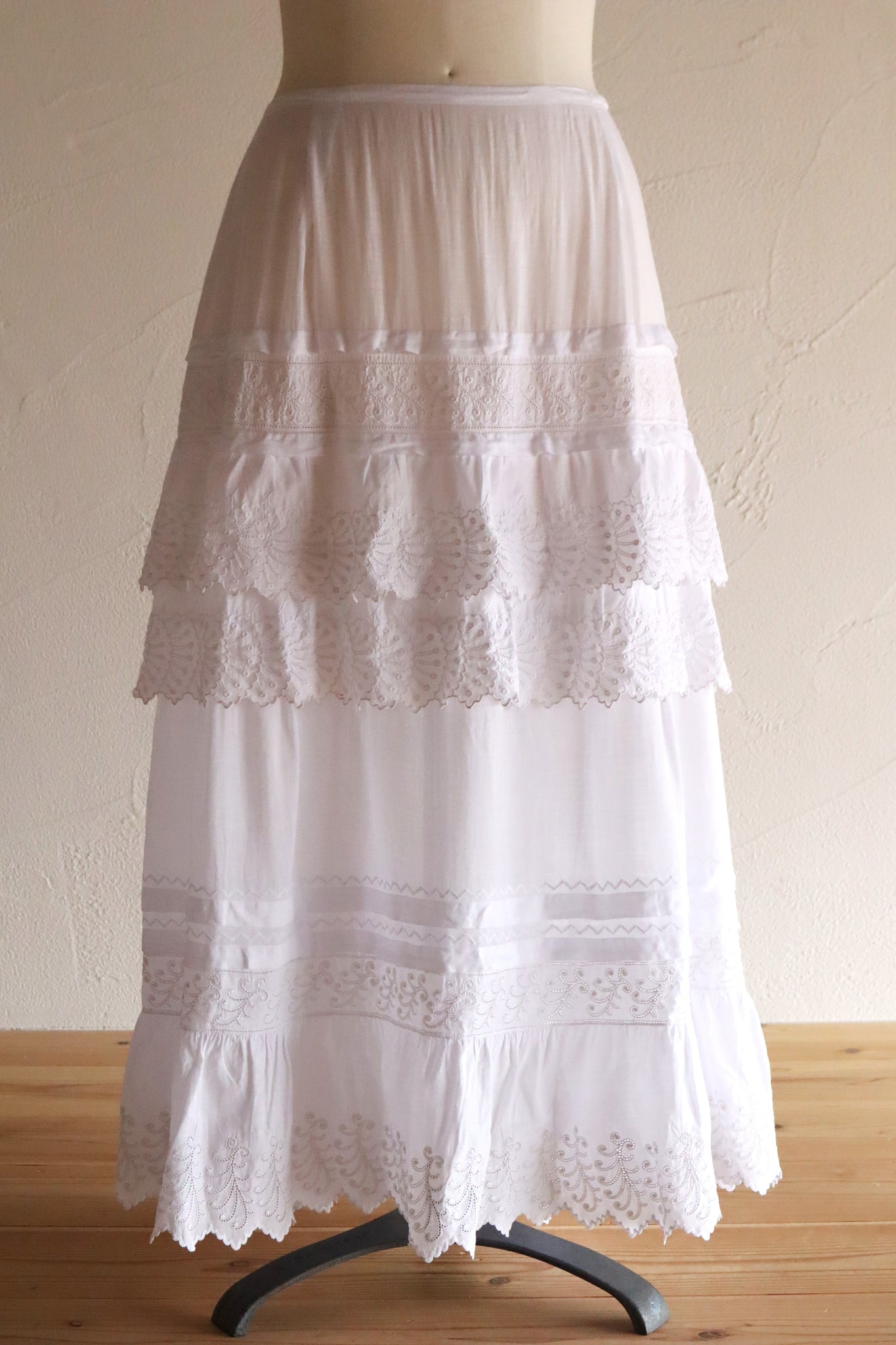 1900s French Edwardian Handworked Cotton Lawn Skirt