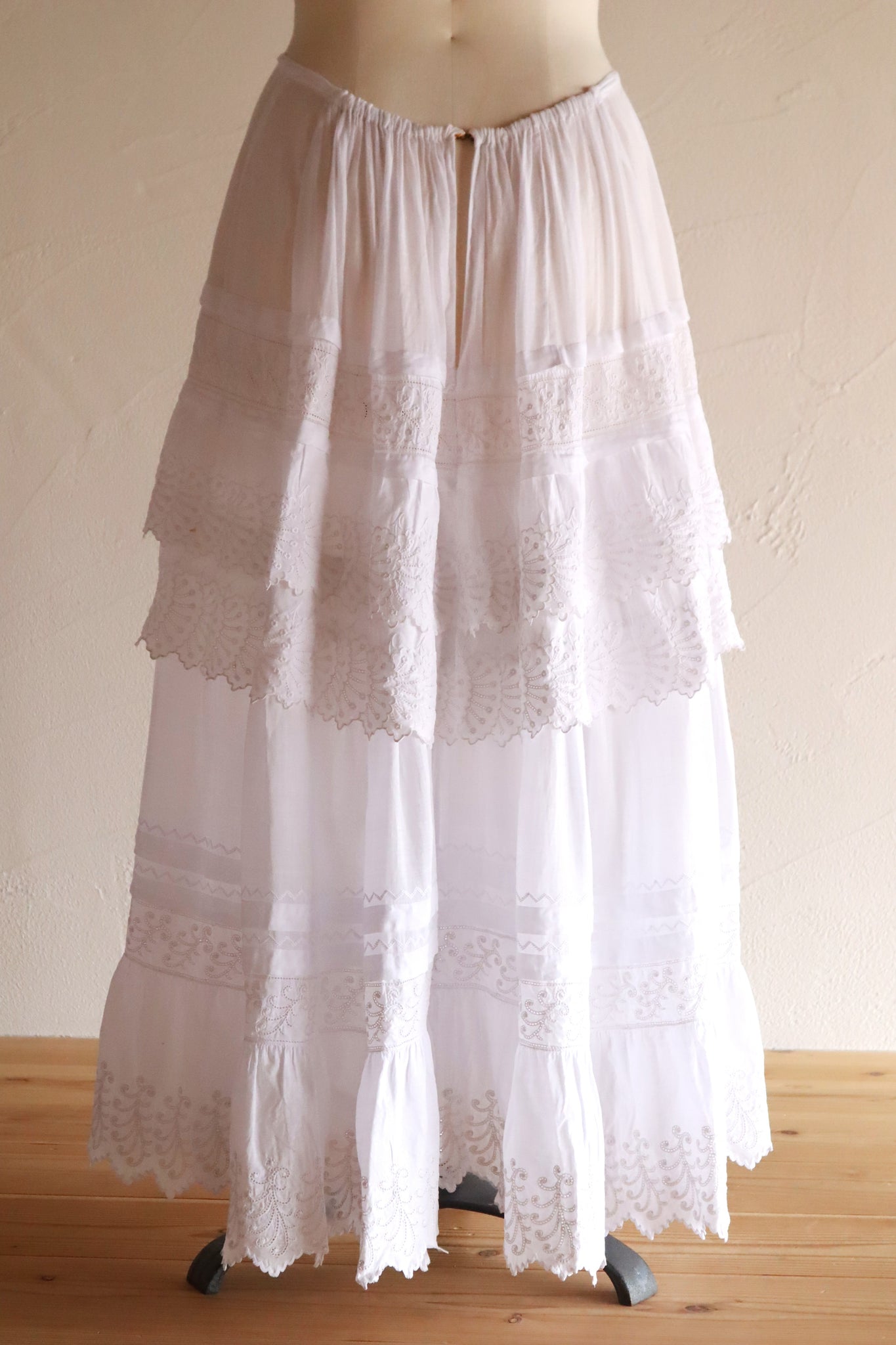 1900s French Edwardian Handworked Cotton Lawn Skirt