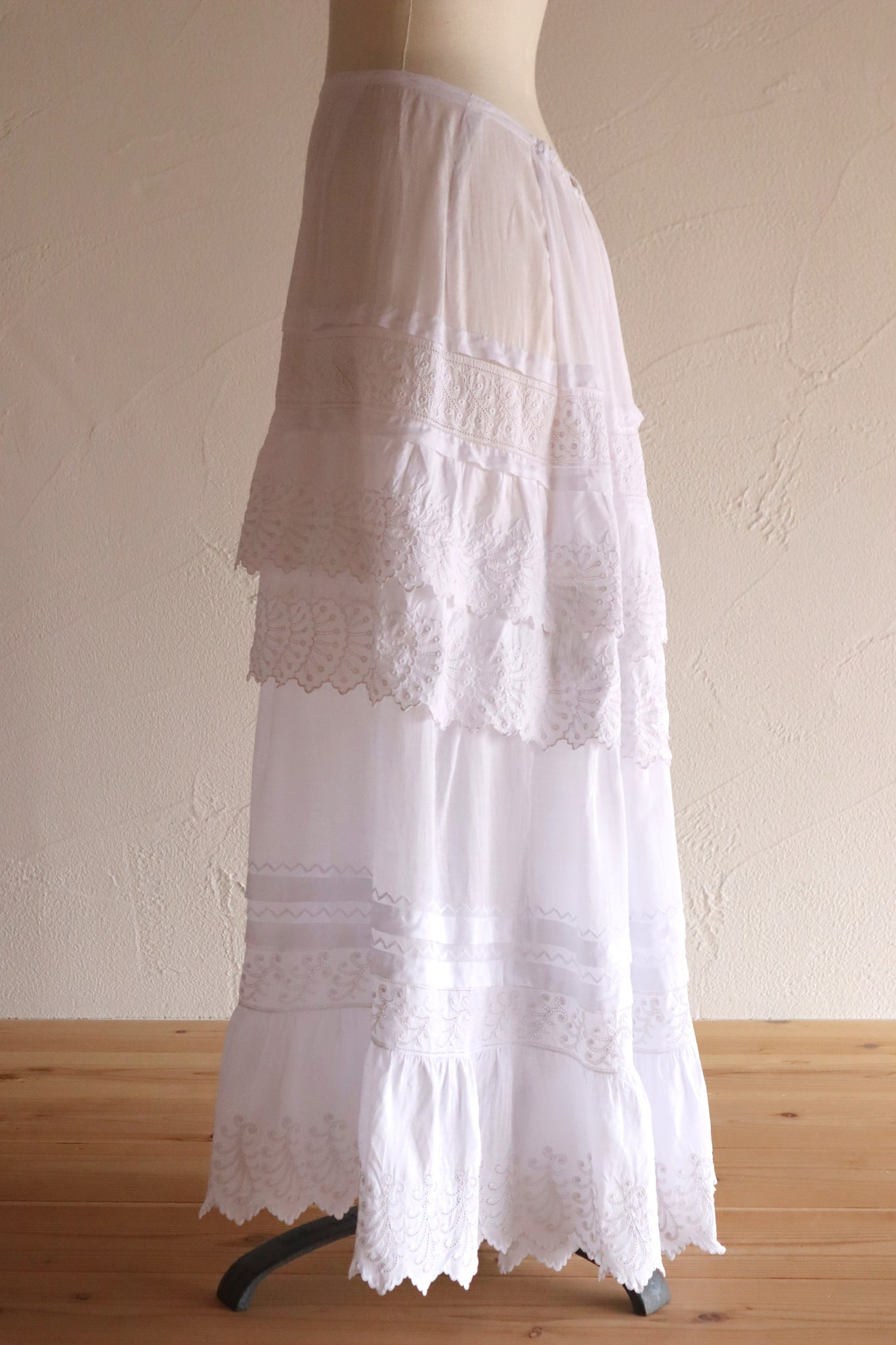 1900s French Edwardian Handworked Cotton Lawn Skirt